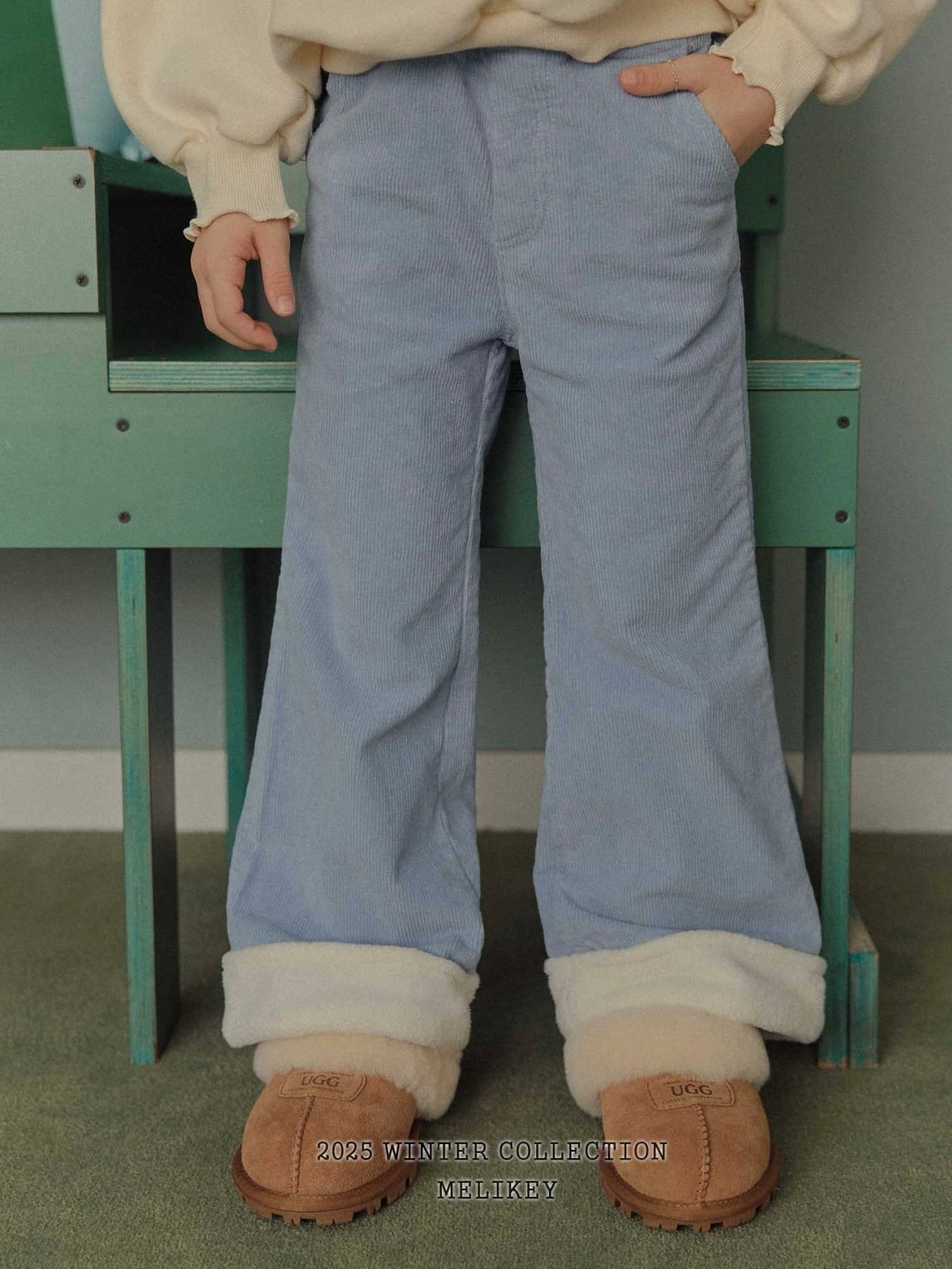 Marshmallow bootcut pants