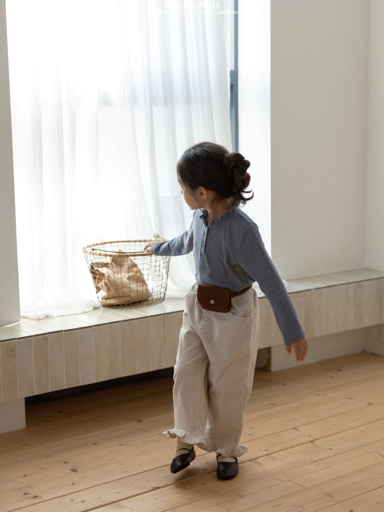 Frill straight pants