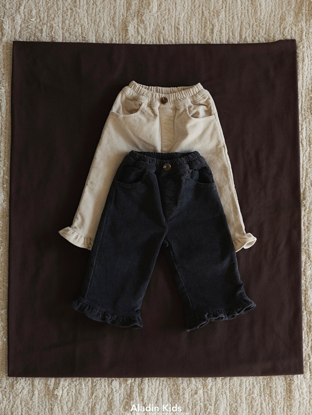 Frill straight pants