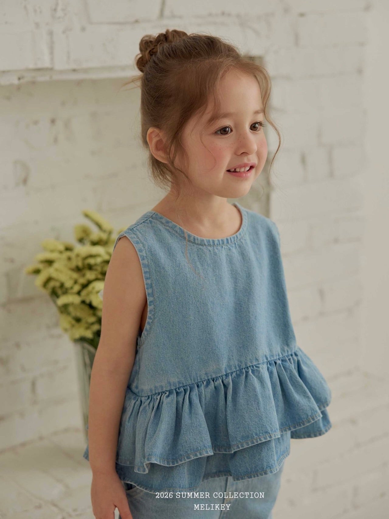 Ribbon tiered sleeveless blouse