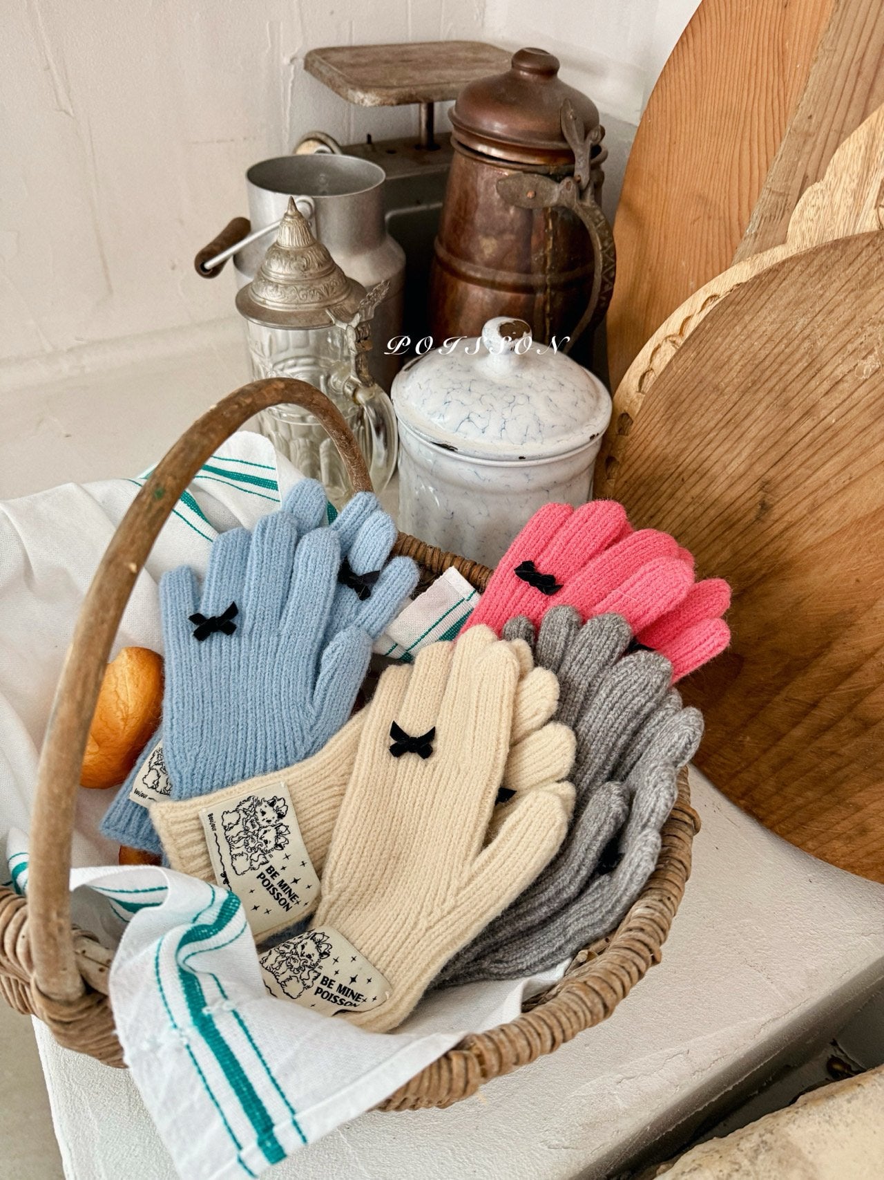 Ribbon winter gloves