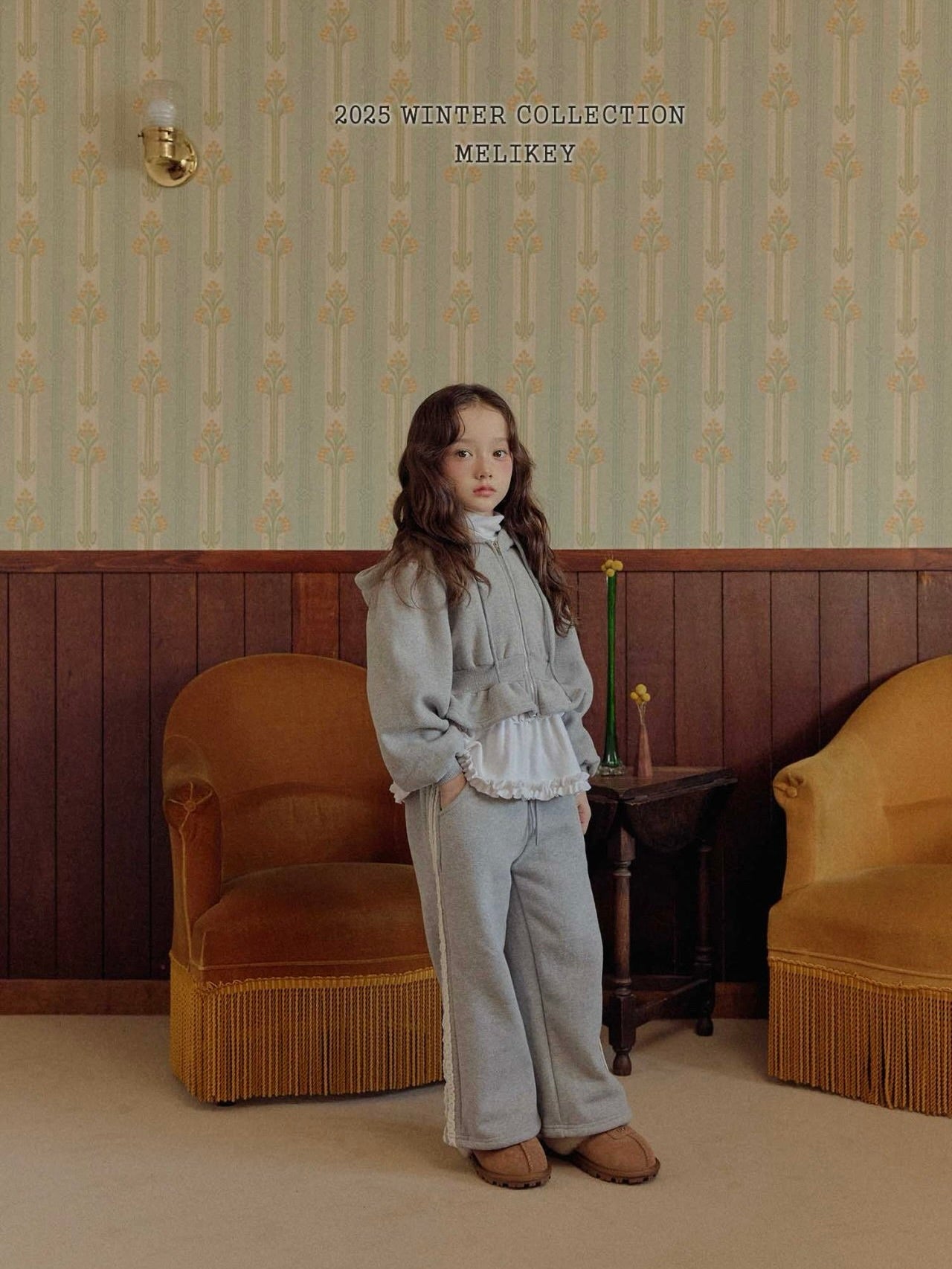 Short frill zip up hoodie