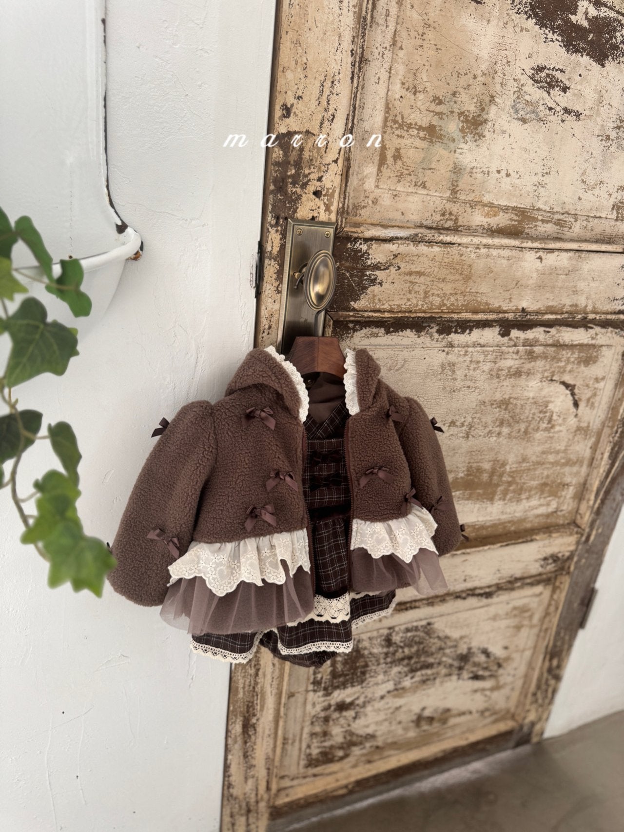 Ribbon hooded zip up