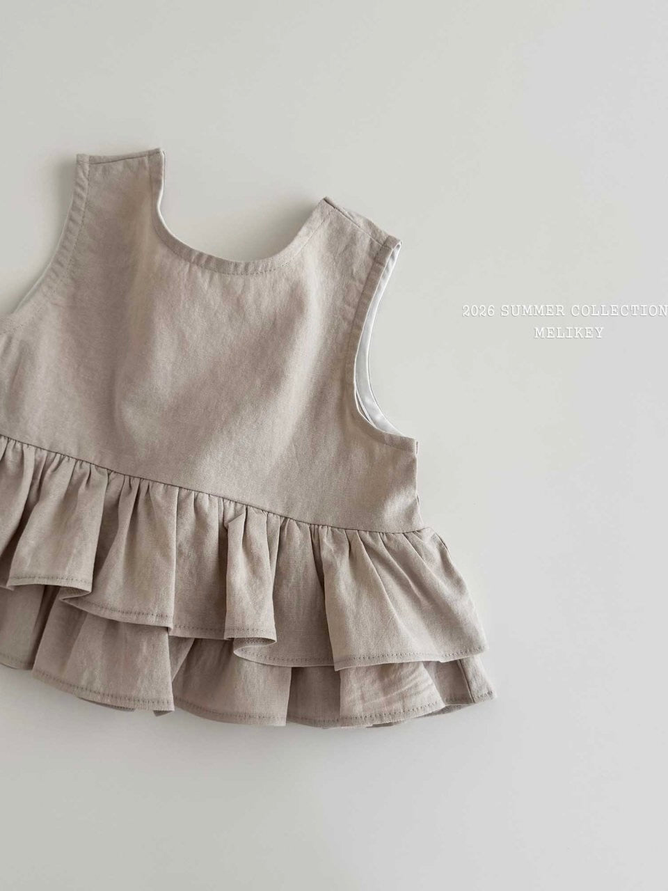 Ribbon tiered sleeveless blouse