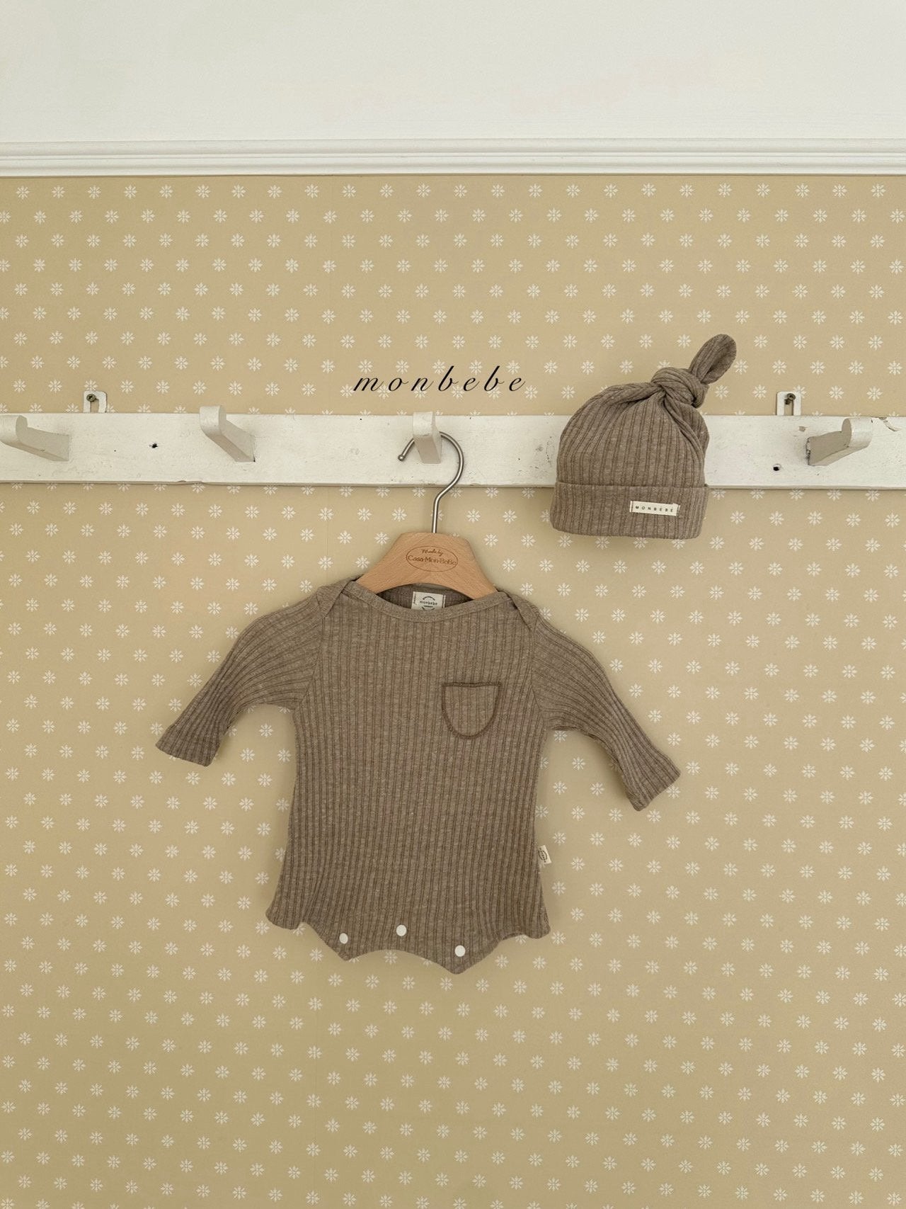 Leo boy rompers (with beanie)