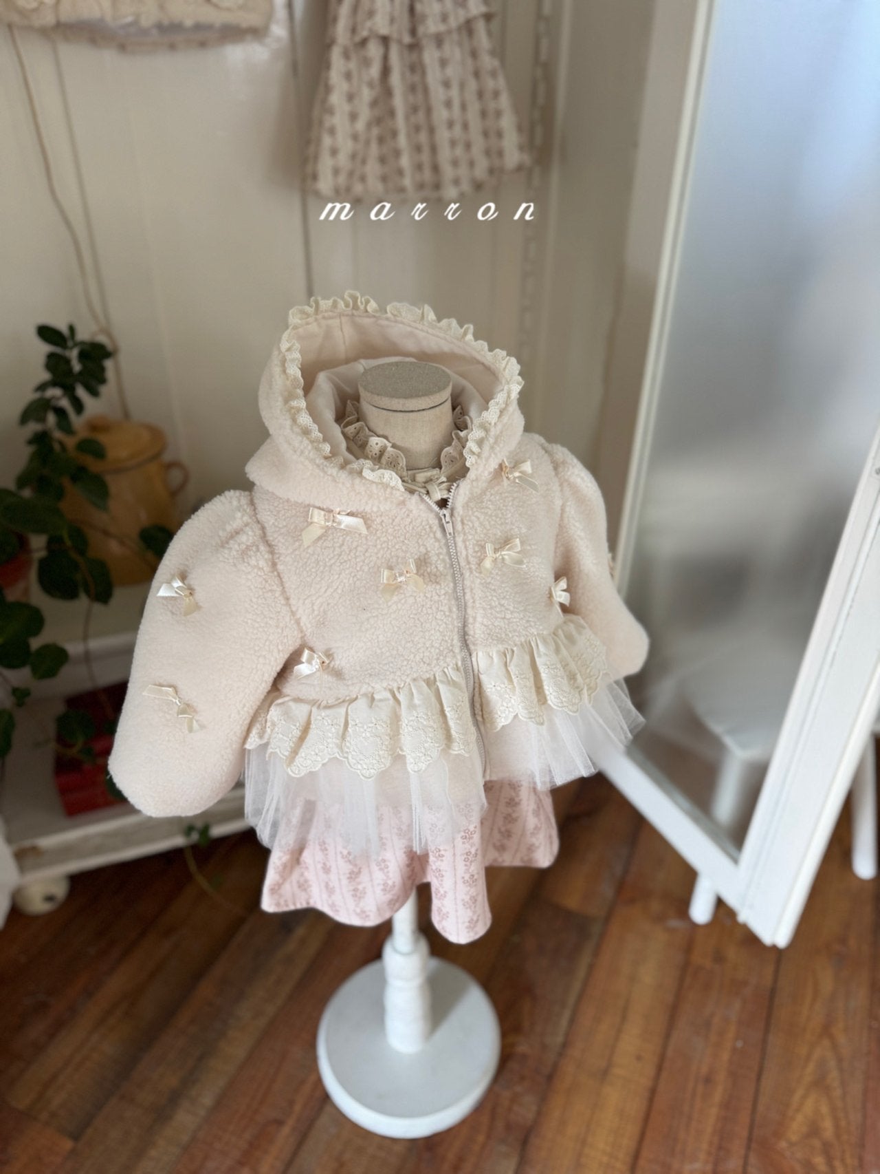 Ribbon hooded zip up