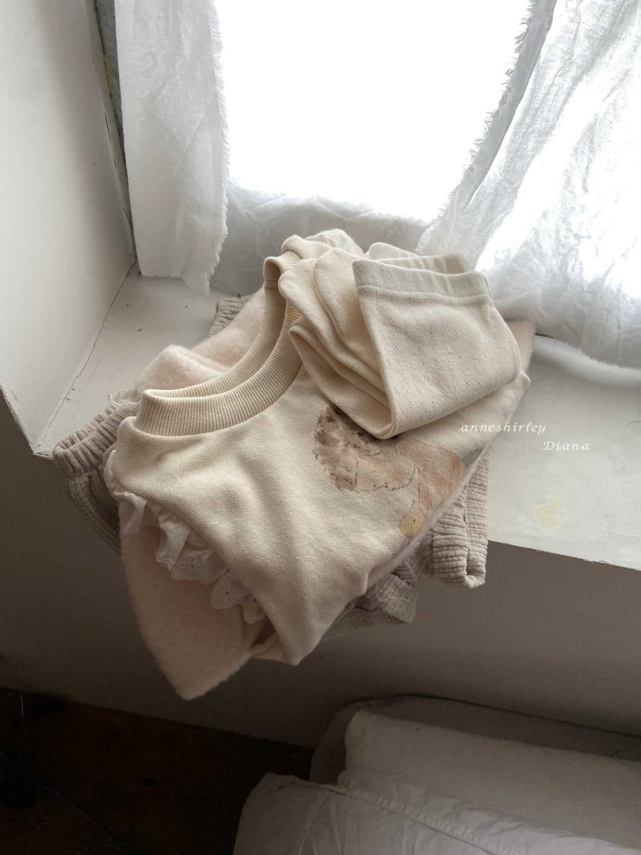 Eyelet footed leggings