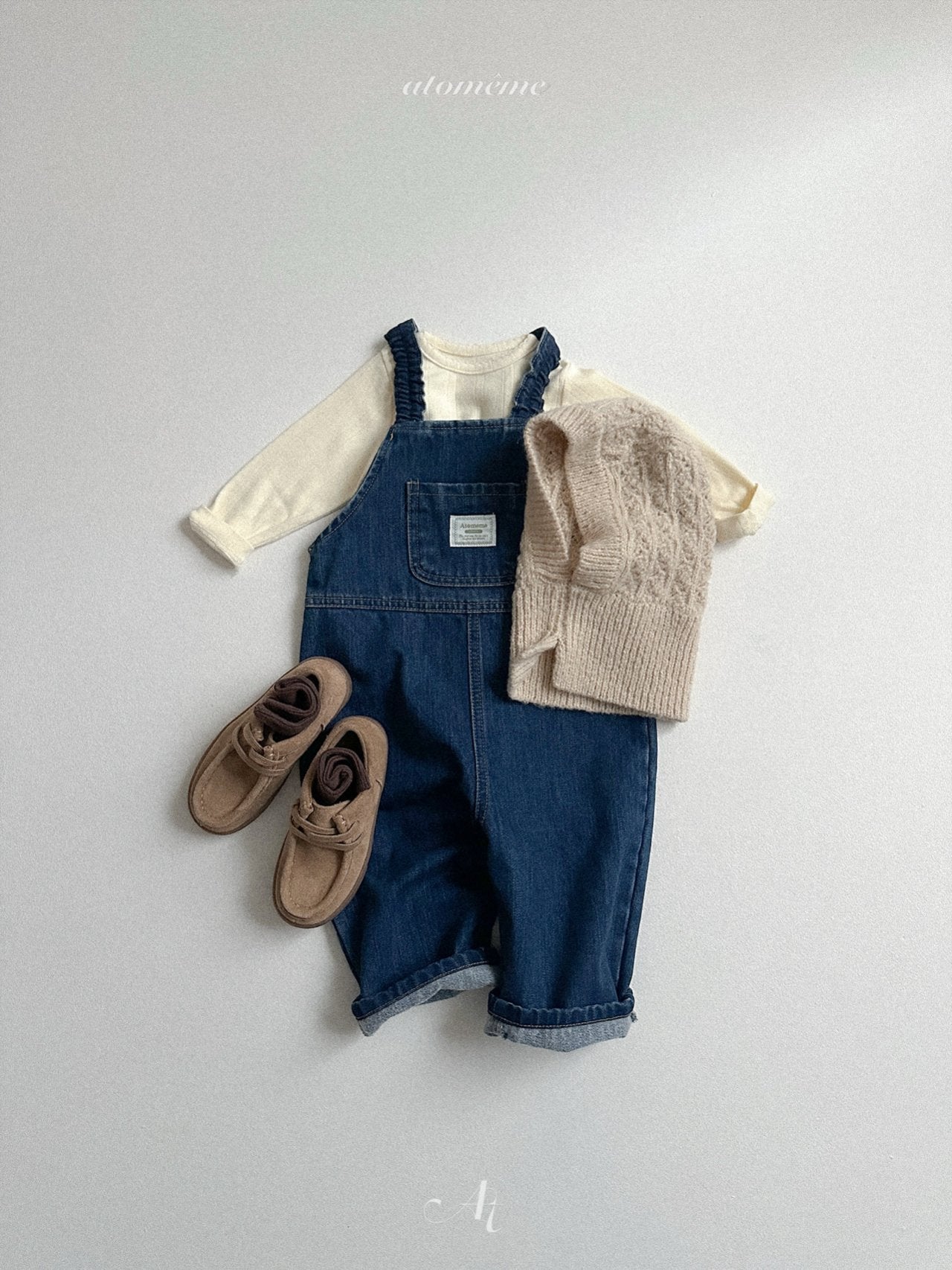 Eyelet picot lace T-shirt