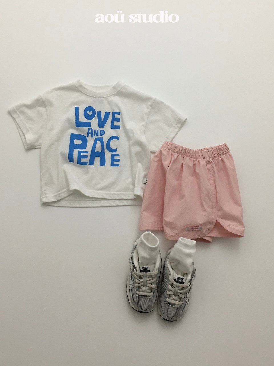 Love & peace T