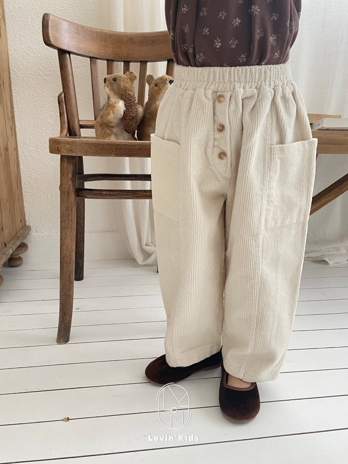 Button corduroy pants