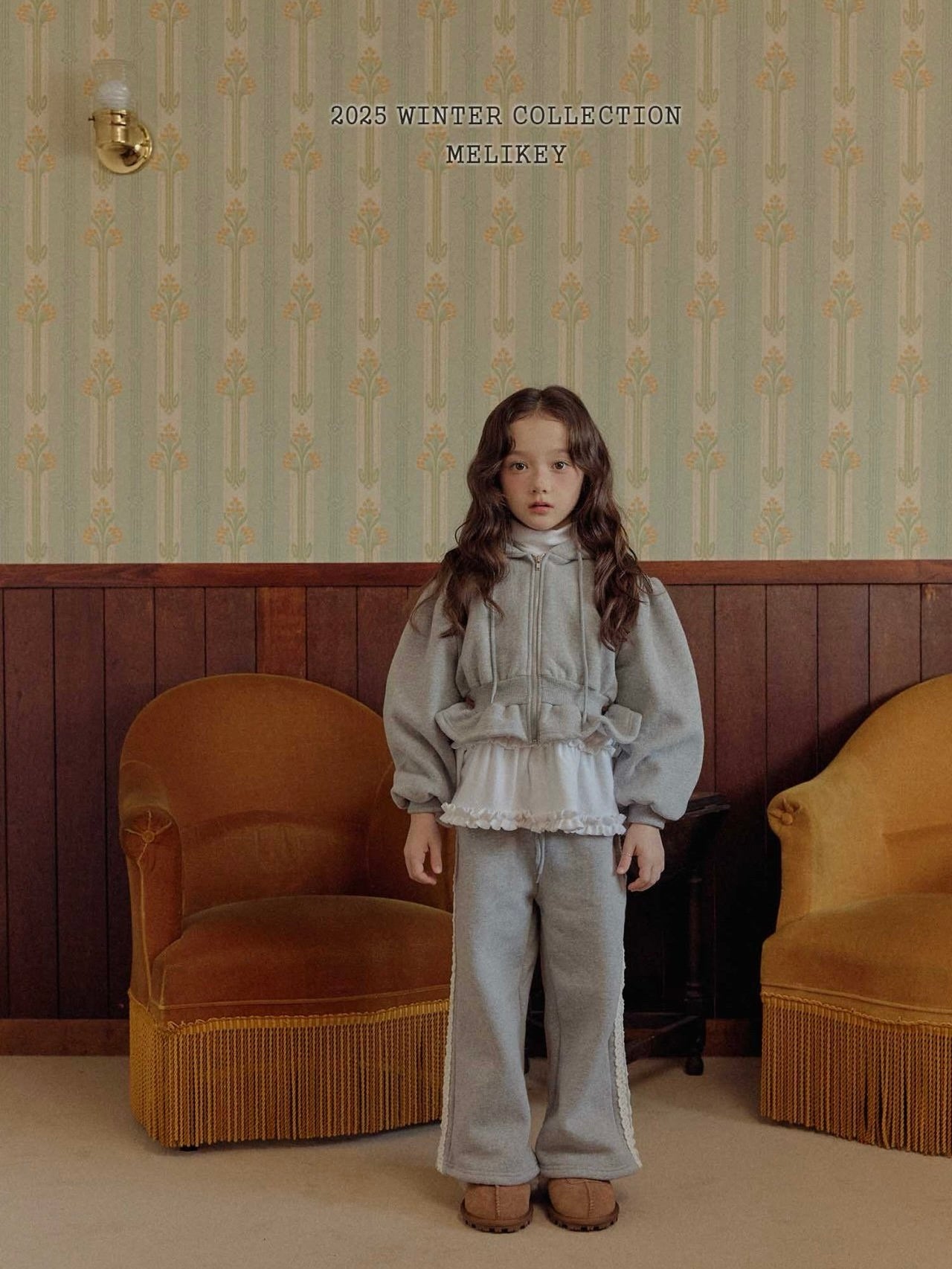 Short frill zip up hoodie