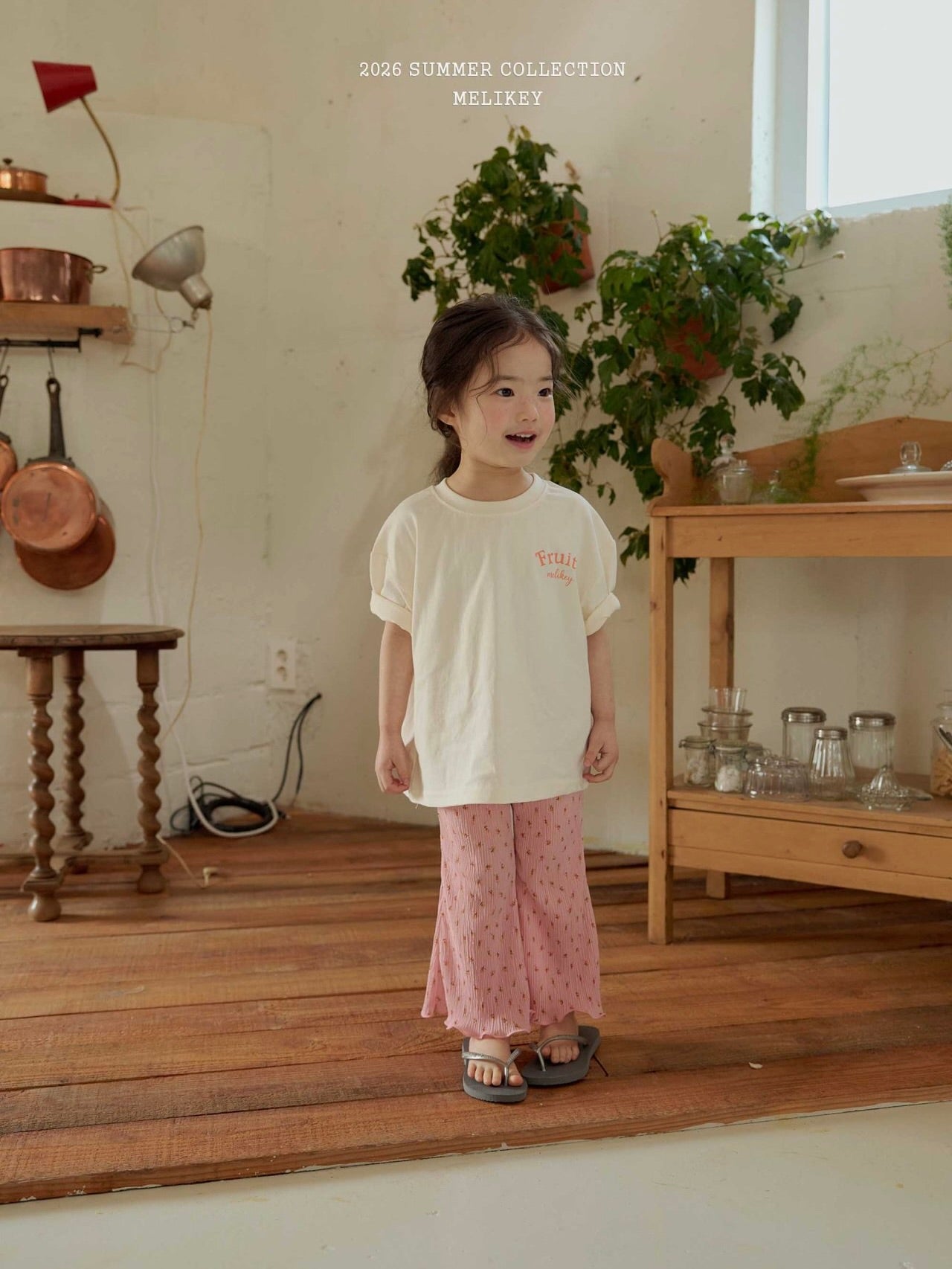 Floral pleated pants