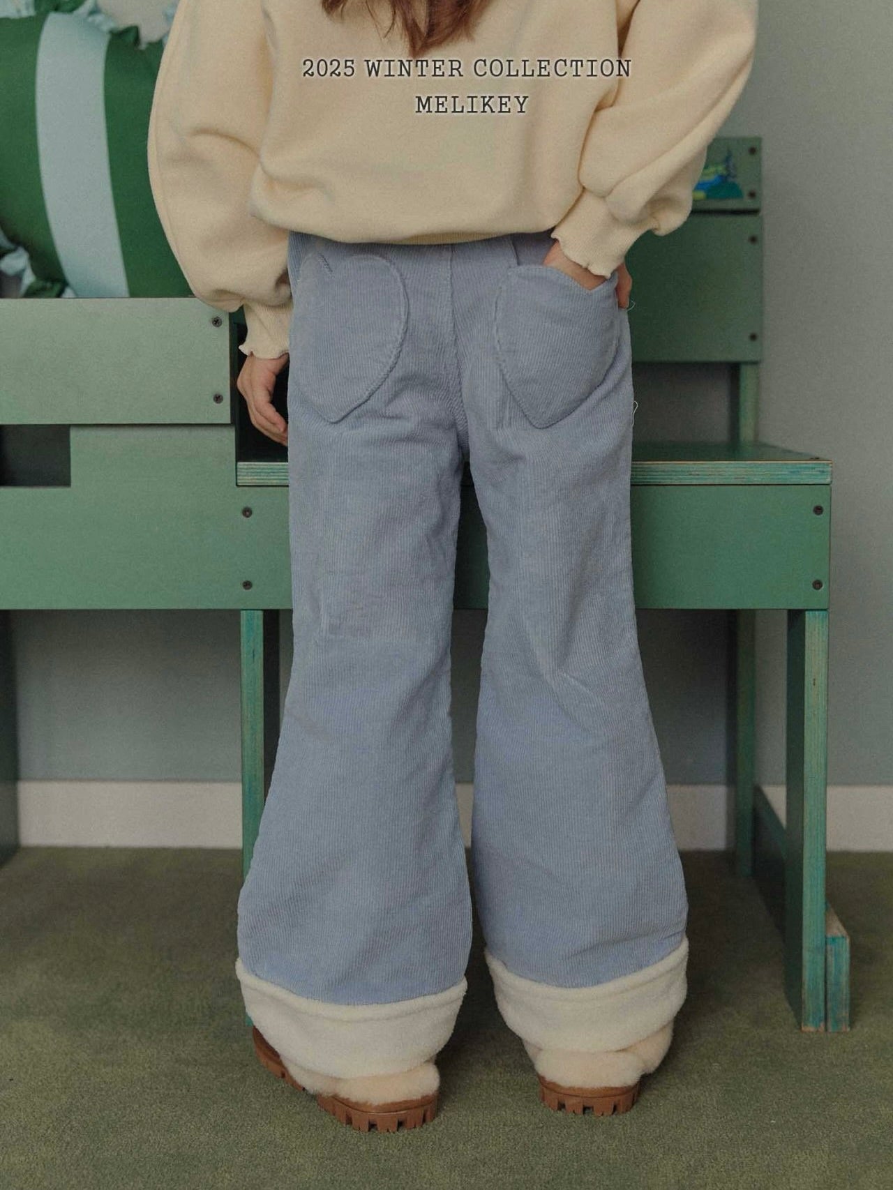 Marshmallow bootcut pants