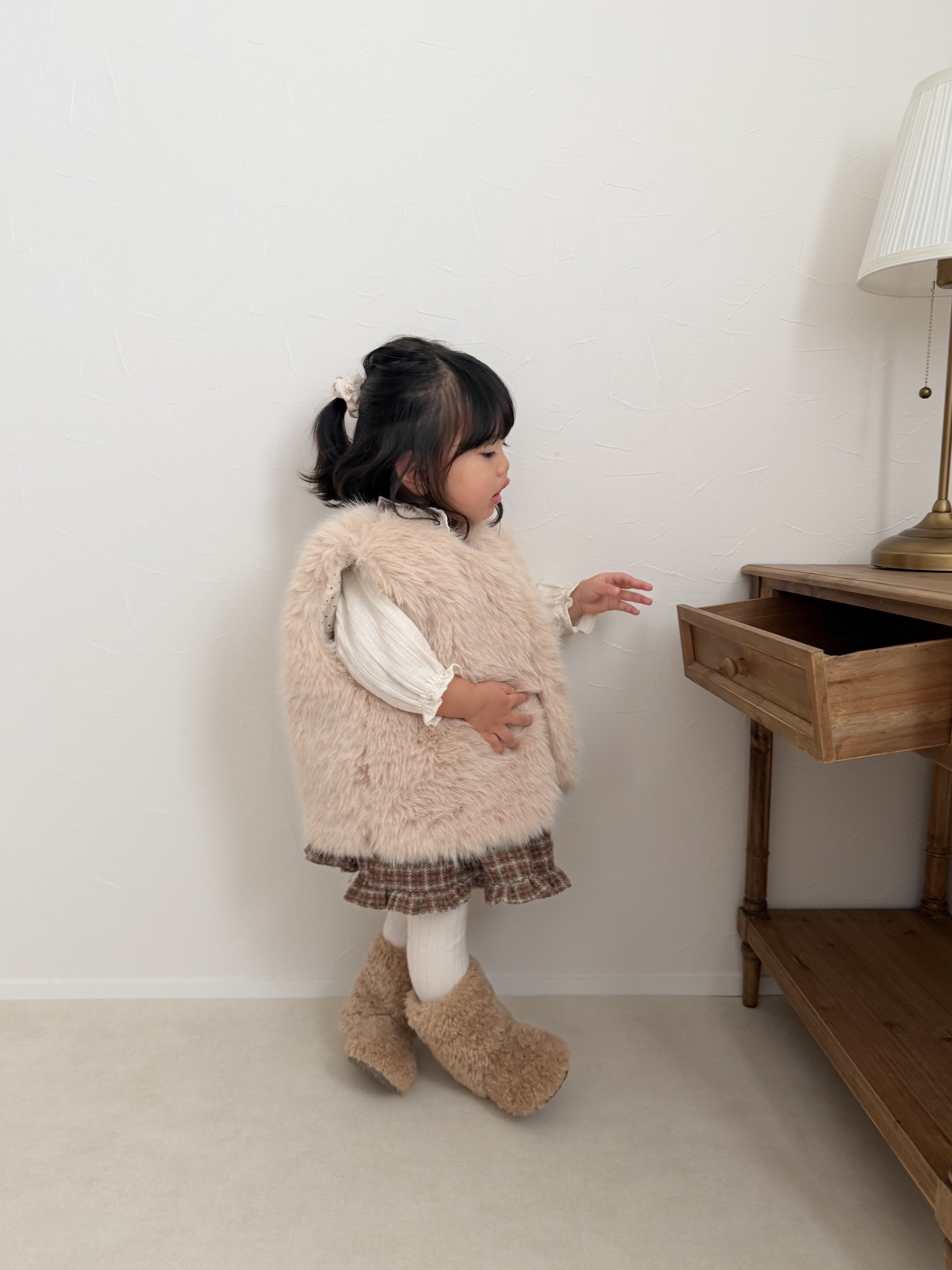 Bebe fur vest