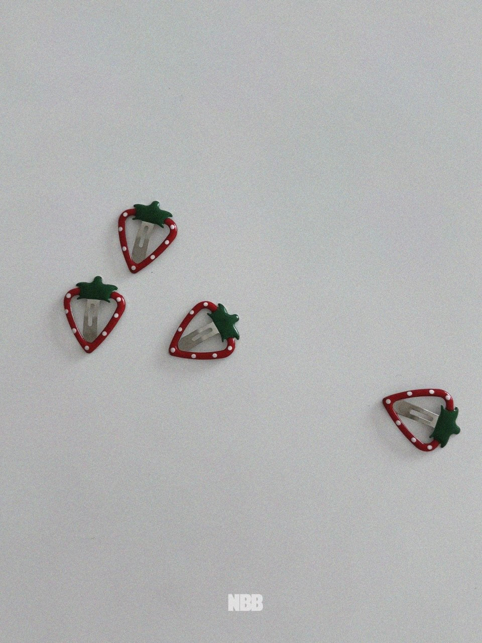 Strawberry hair pin set (4 pieces)