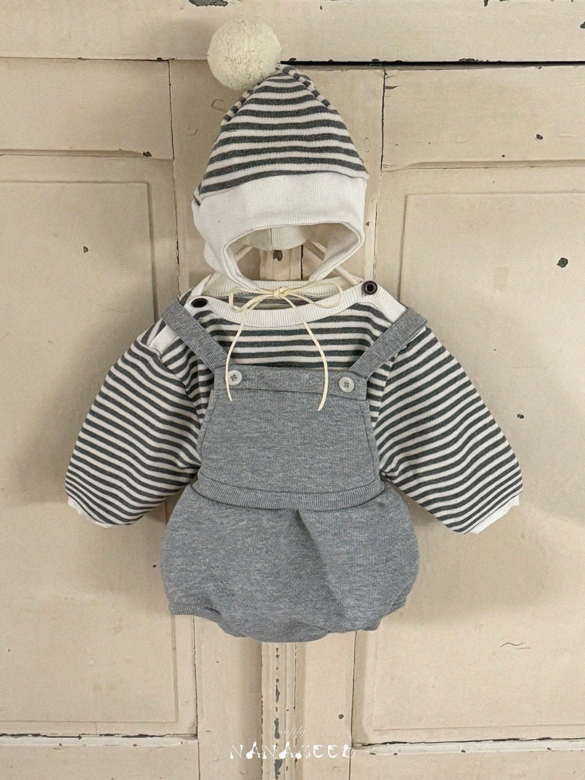 Marine pom pom bonnet