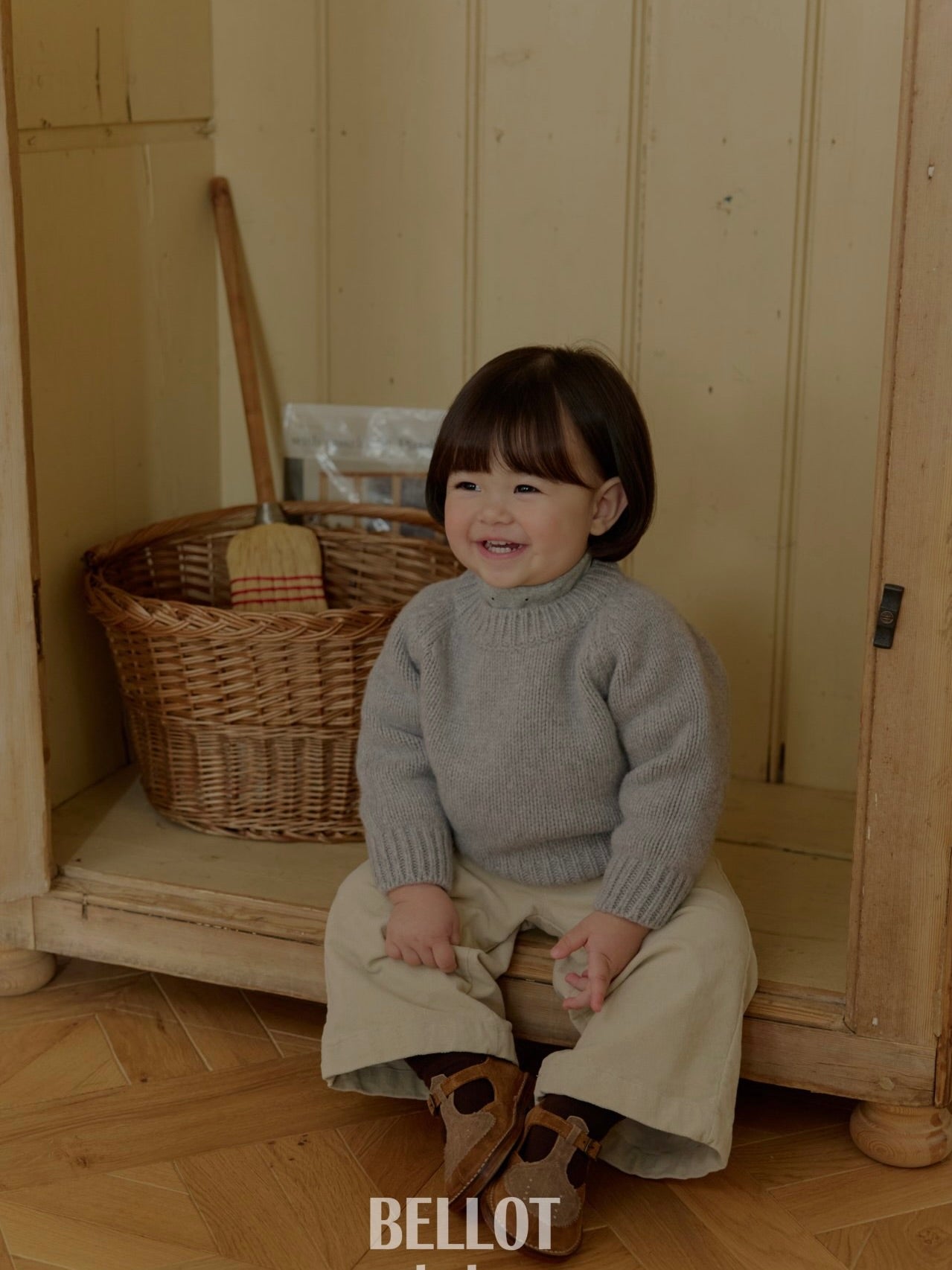 Bebe dot half neck T