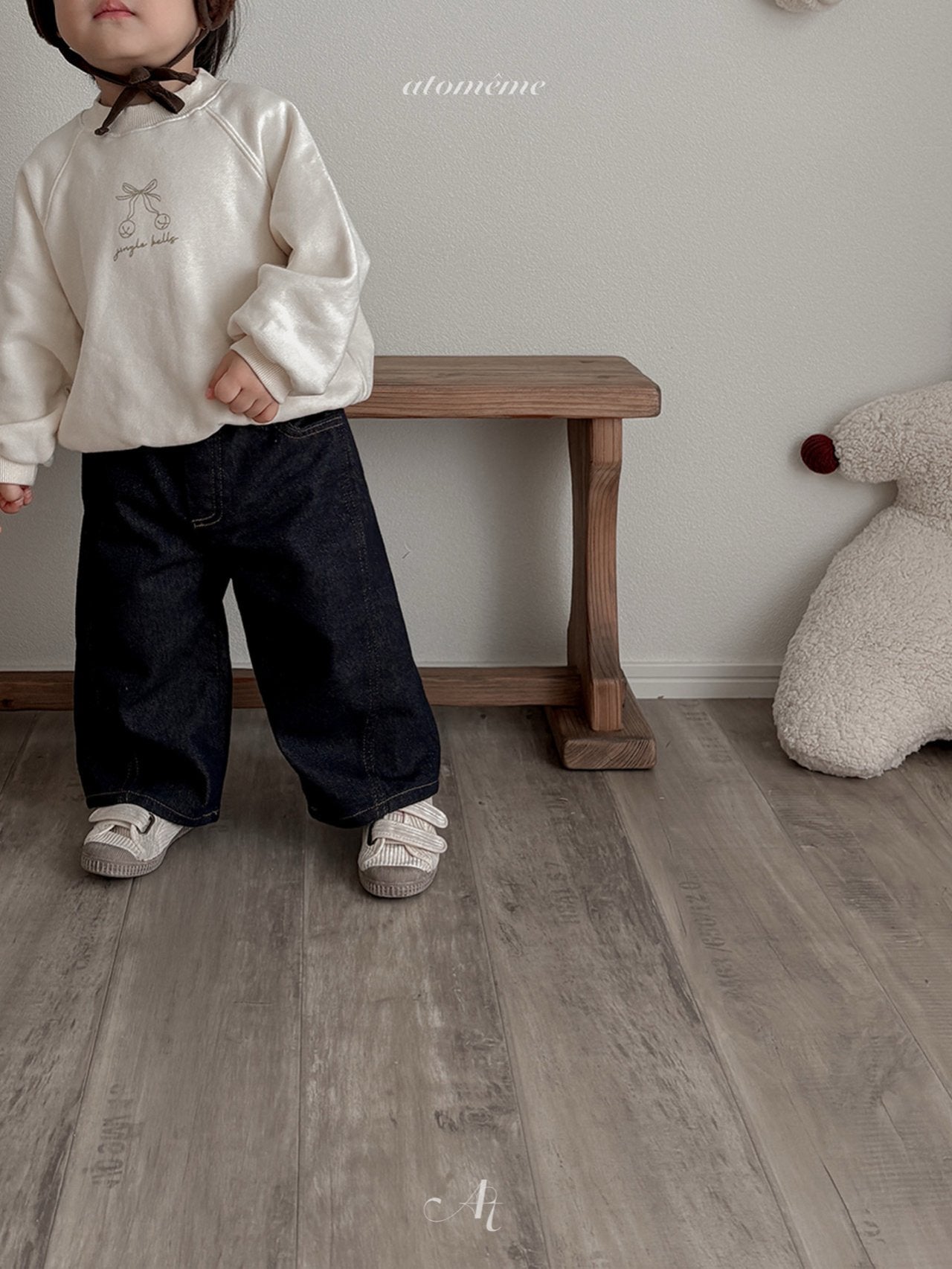 Ribbon bell sweatshirt