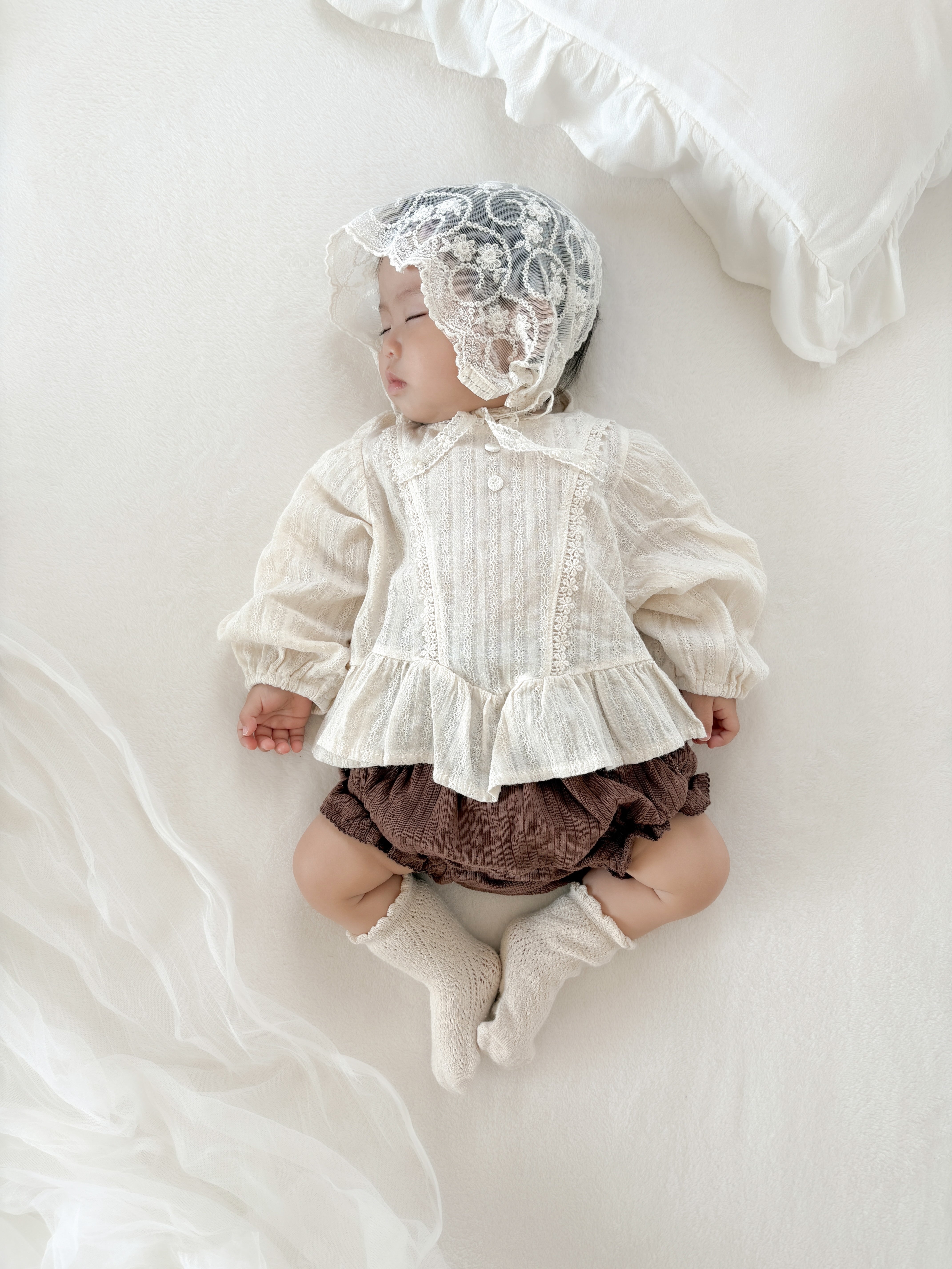 Lace frill peplum blouse