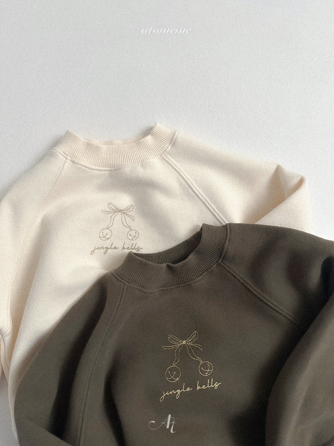 Ribbon bell sweatshirt