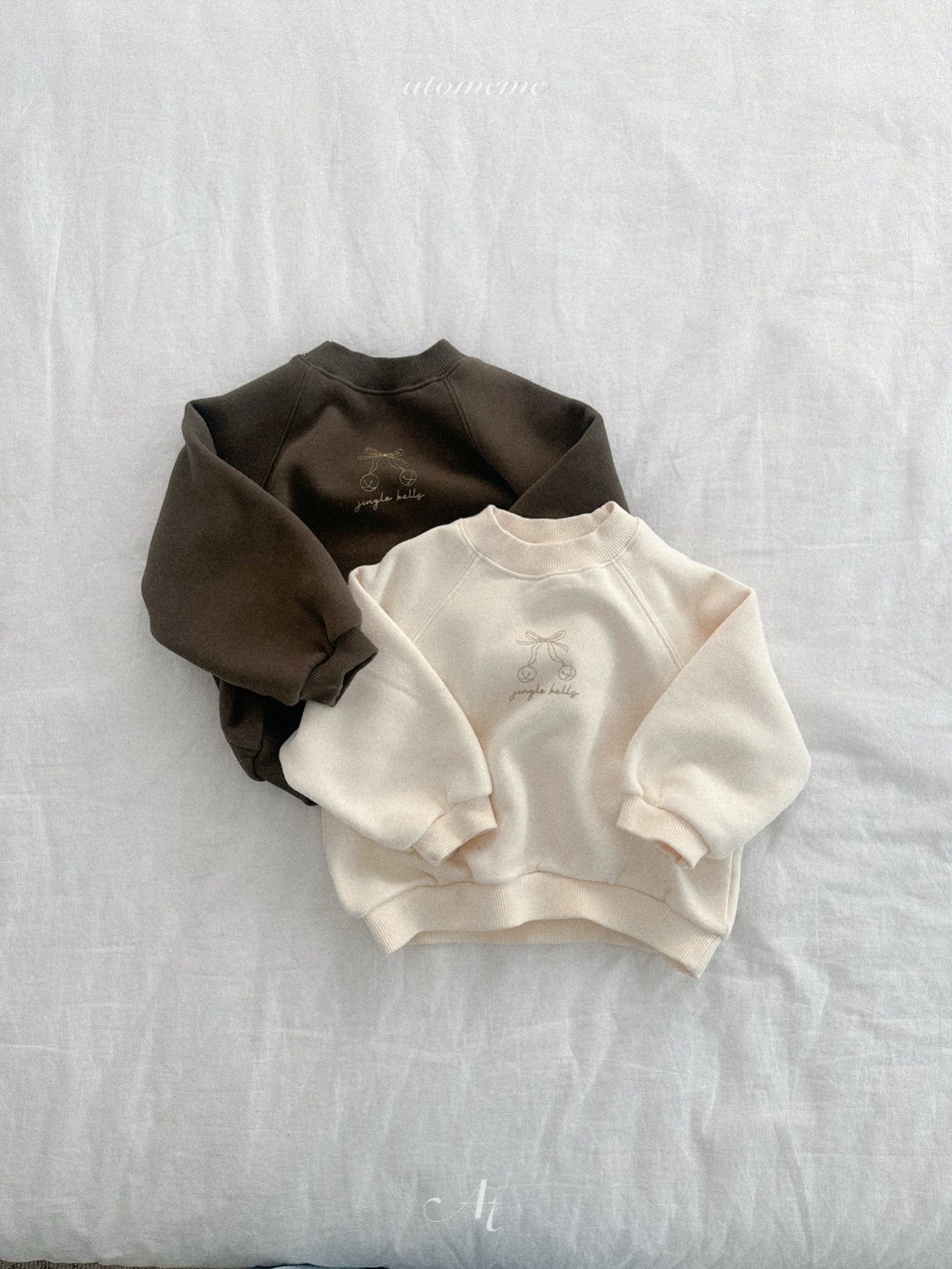 Ribbon bell sweatshirt