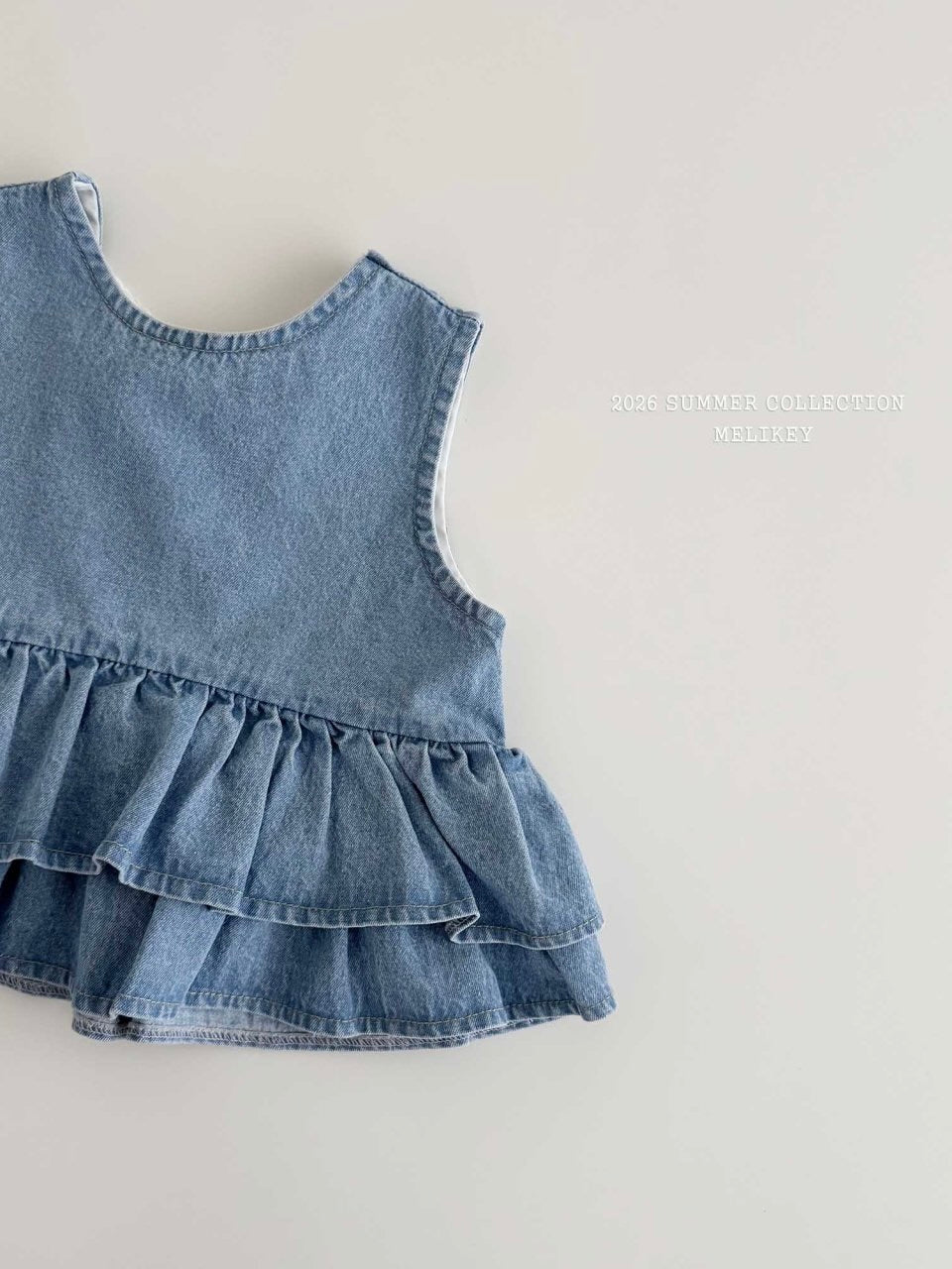 Ribbon tiered sleeveless blouse