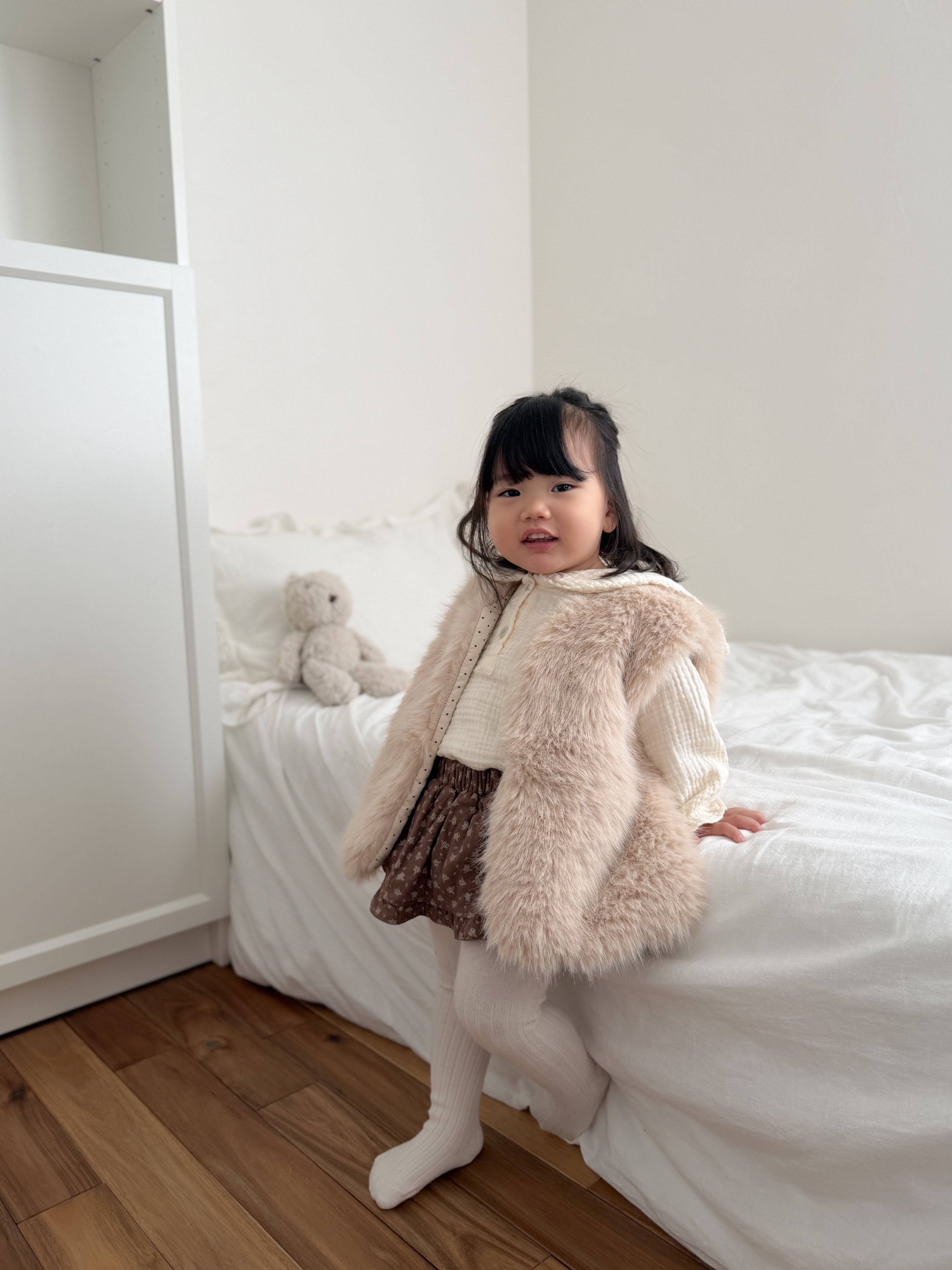 Bebe fur vest