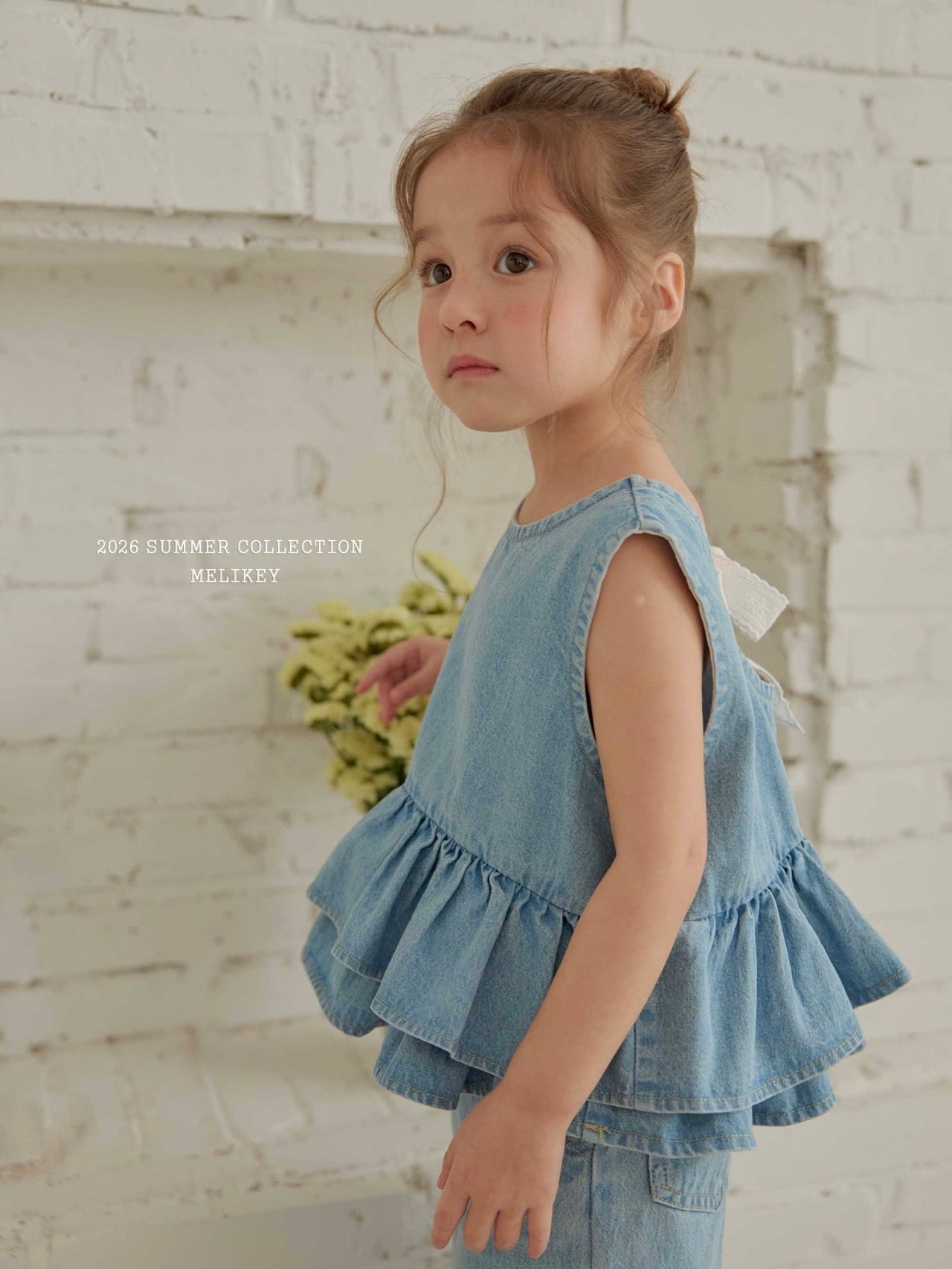 Ribbon tiered sleeveless blouse