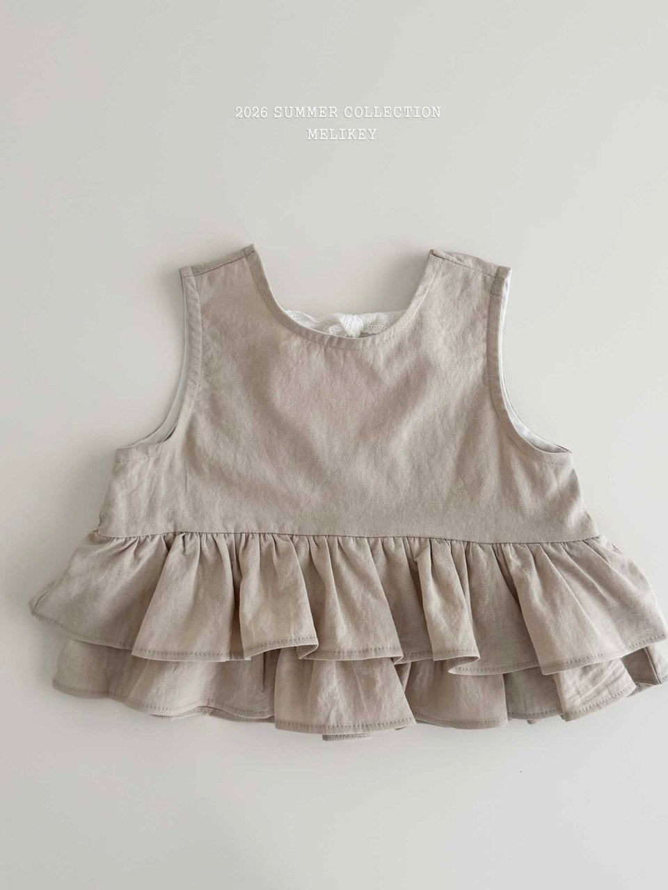 Ribbon tiered sleeveless blouse