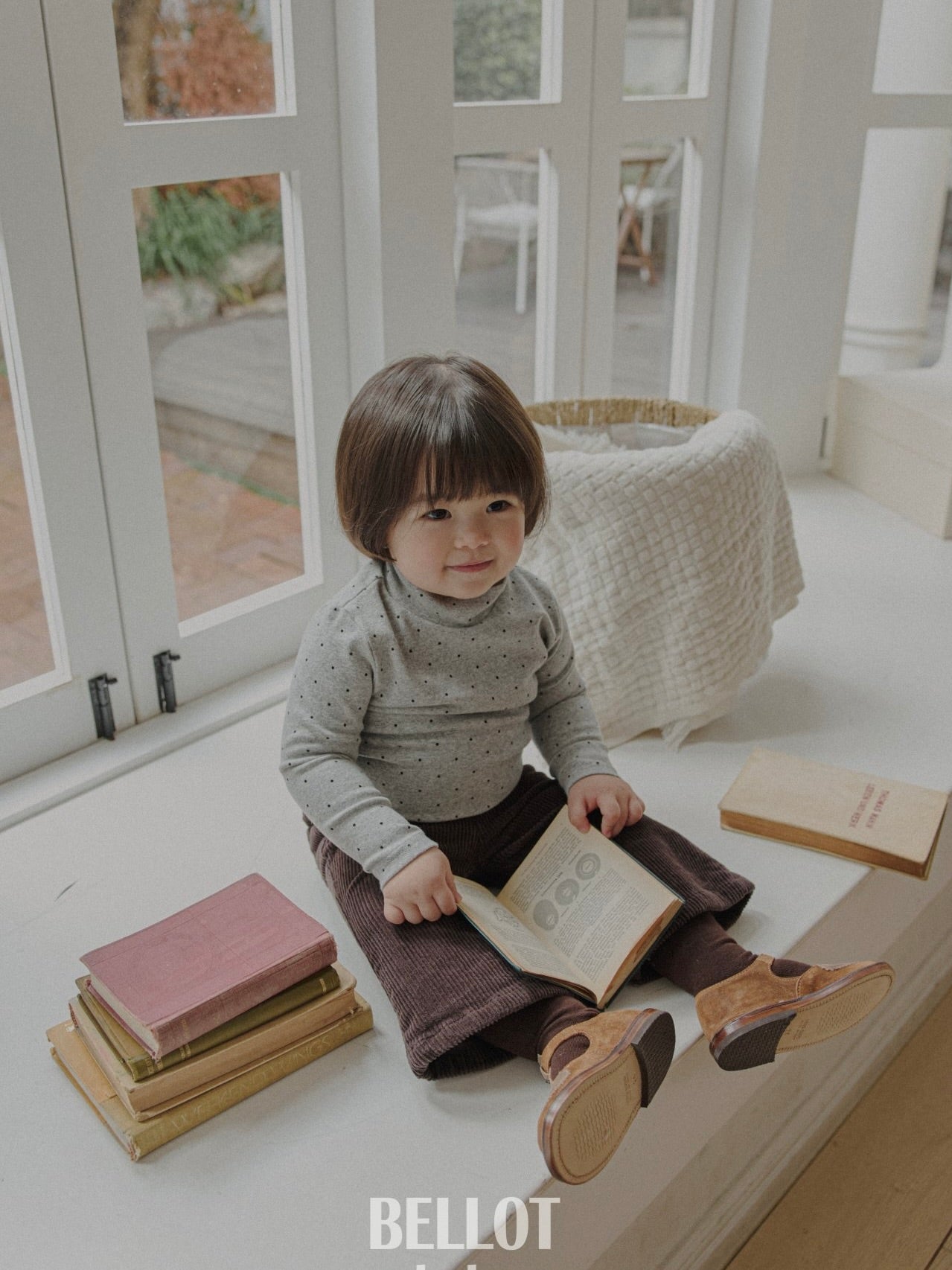 Bebe dot half neck T