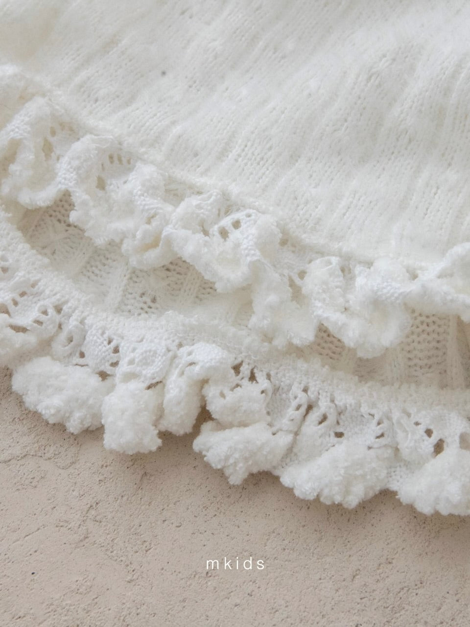 Fluffy Frill Bonnet