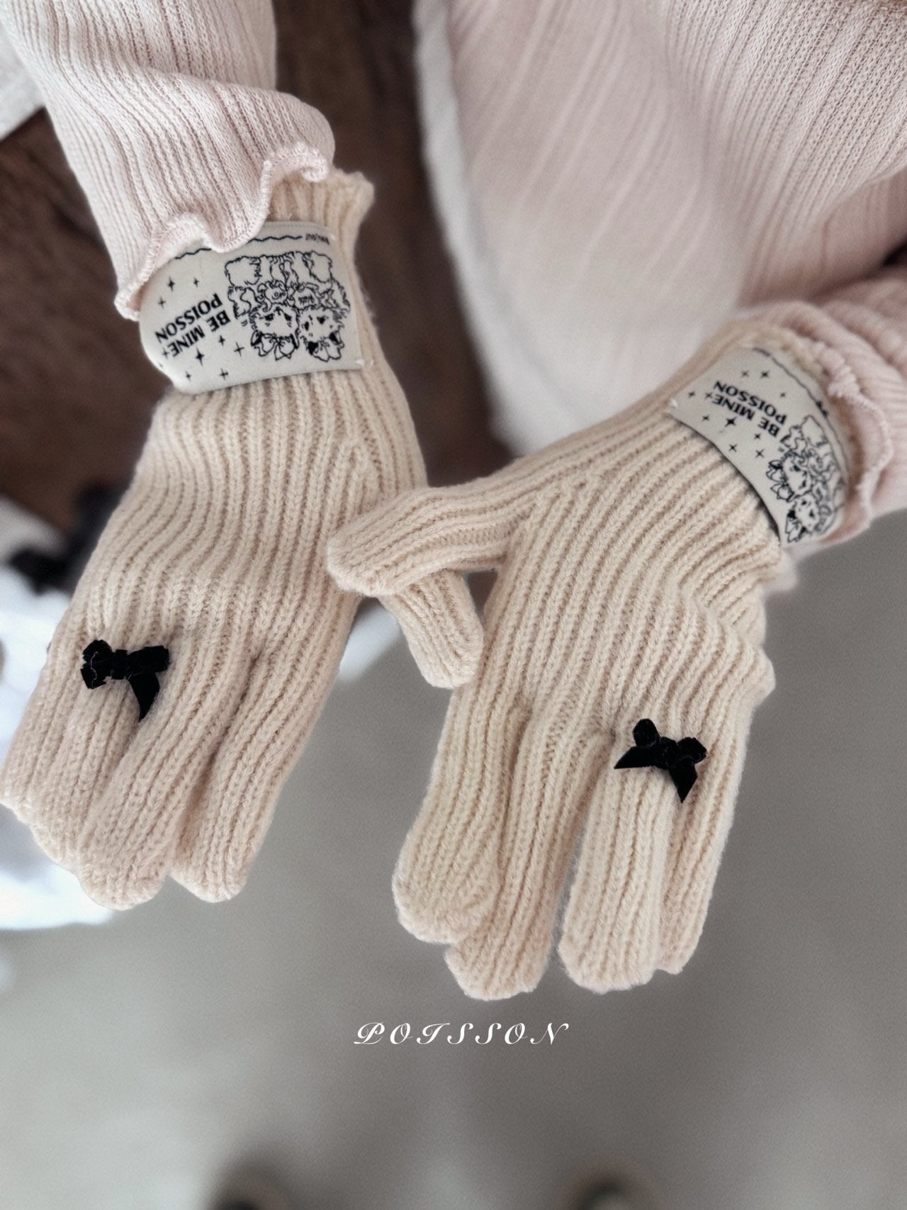 Ribbon winter gloves