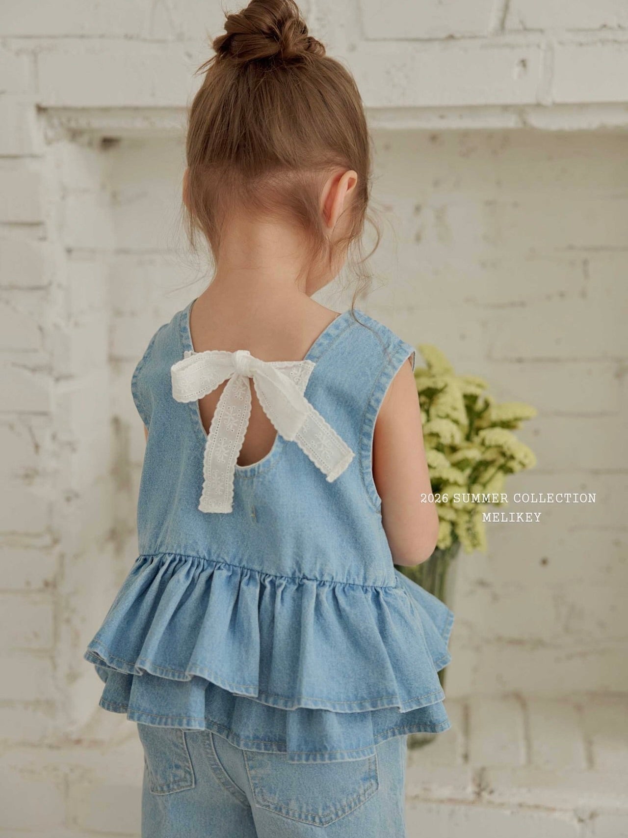 Ribbon tiered sleeveless blouse