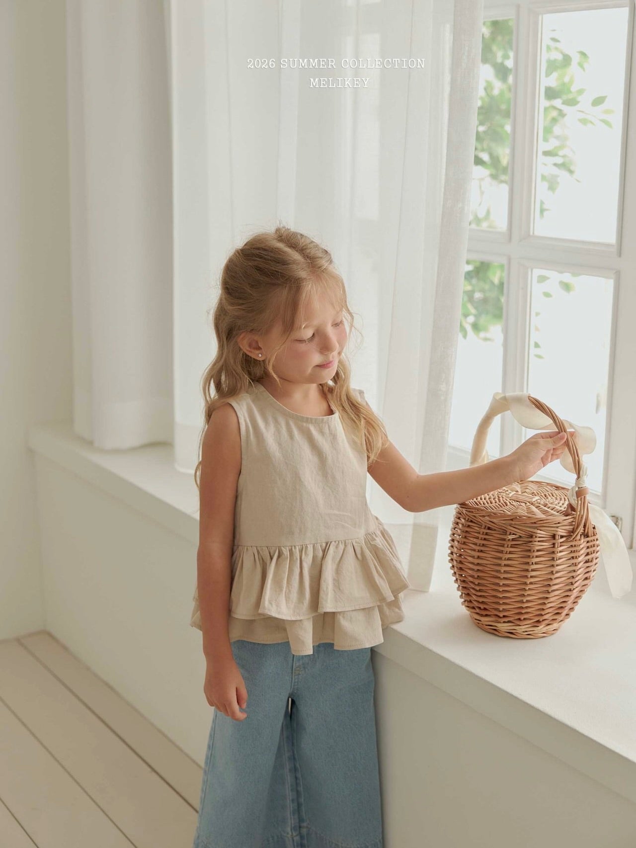 Ribbon tiered sleeveless blouse