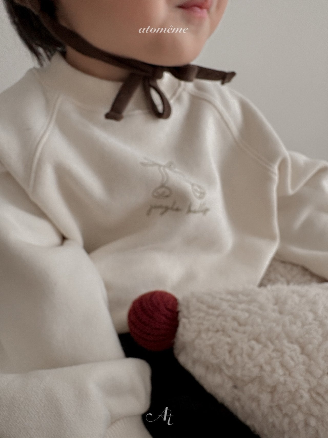 Ribbon bell sweatshirt