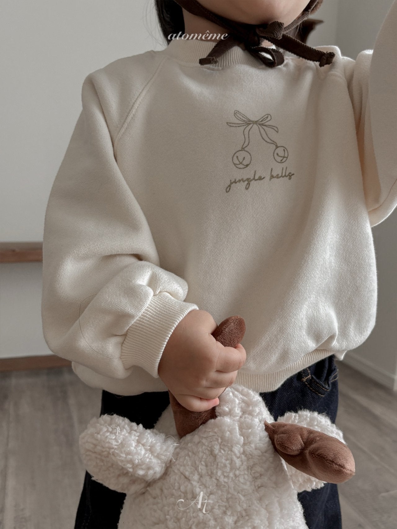 Ribbon bell sweatshirt