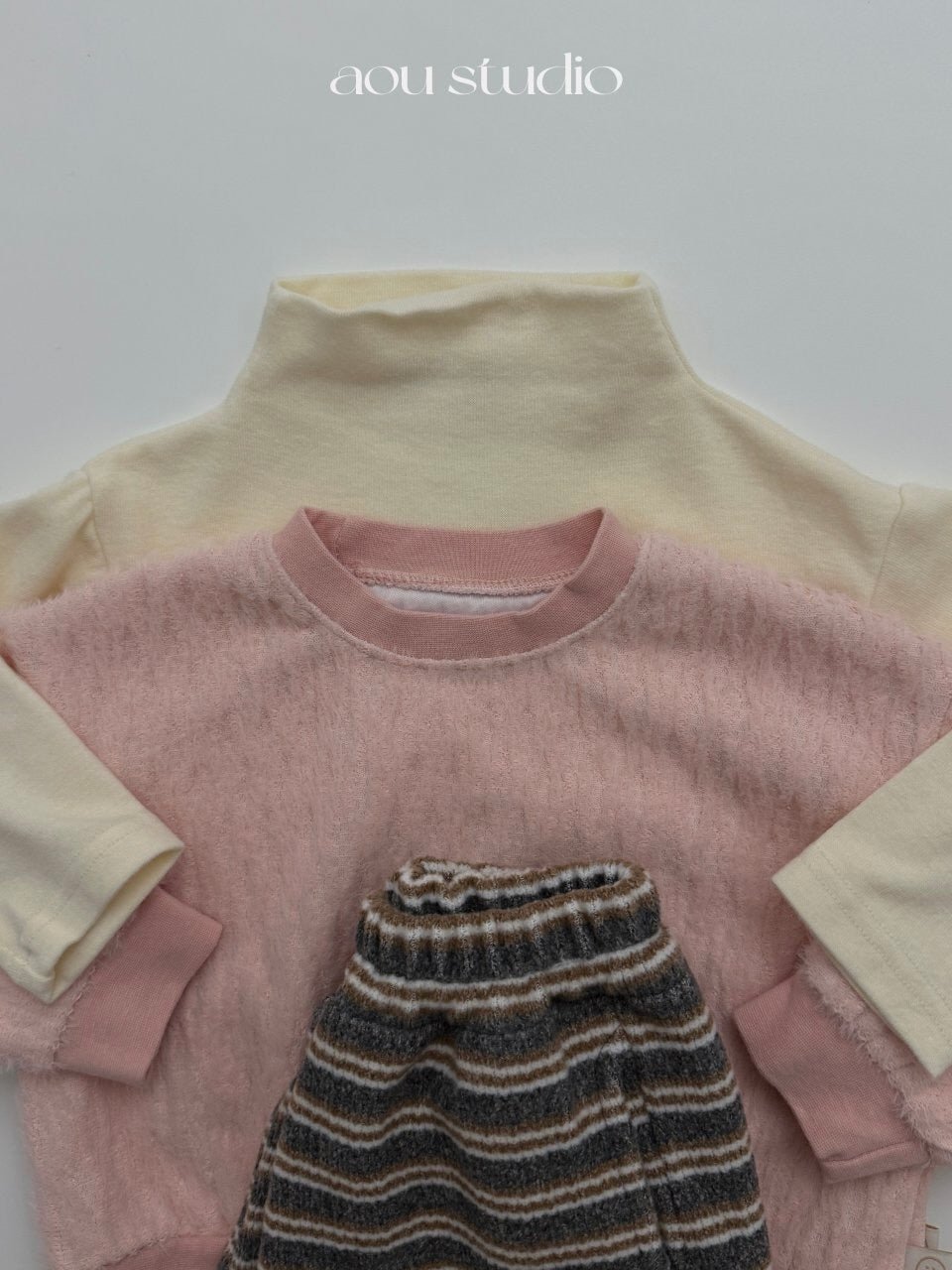 Pompom mock neck T