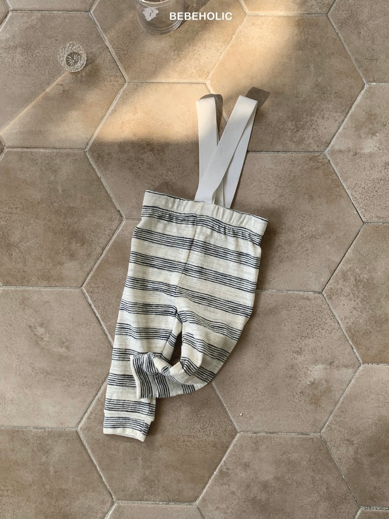 Sketch suspender leggings