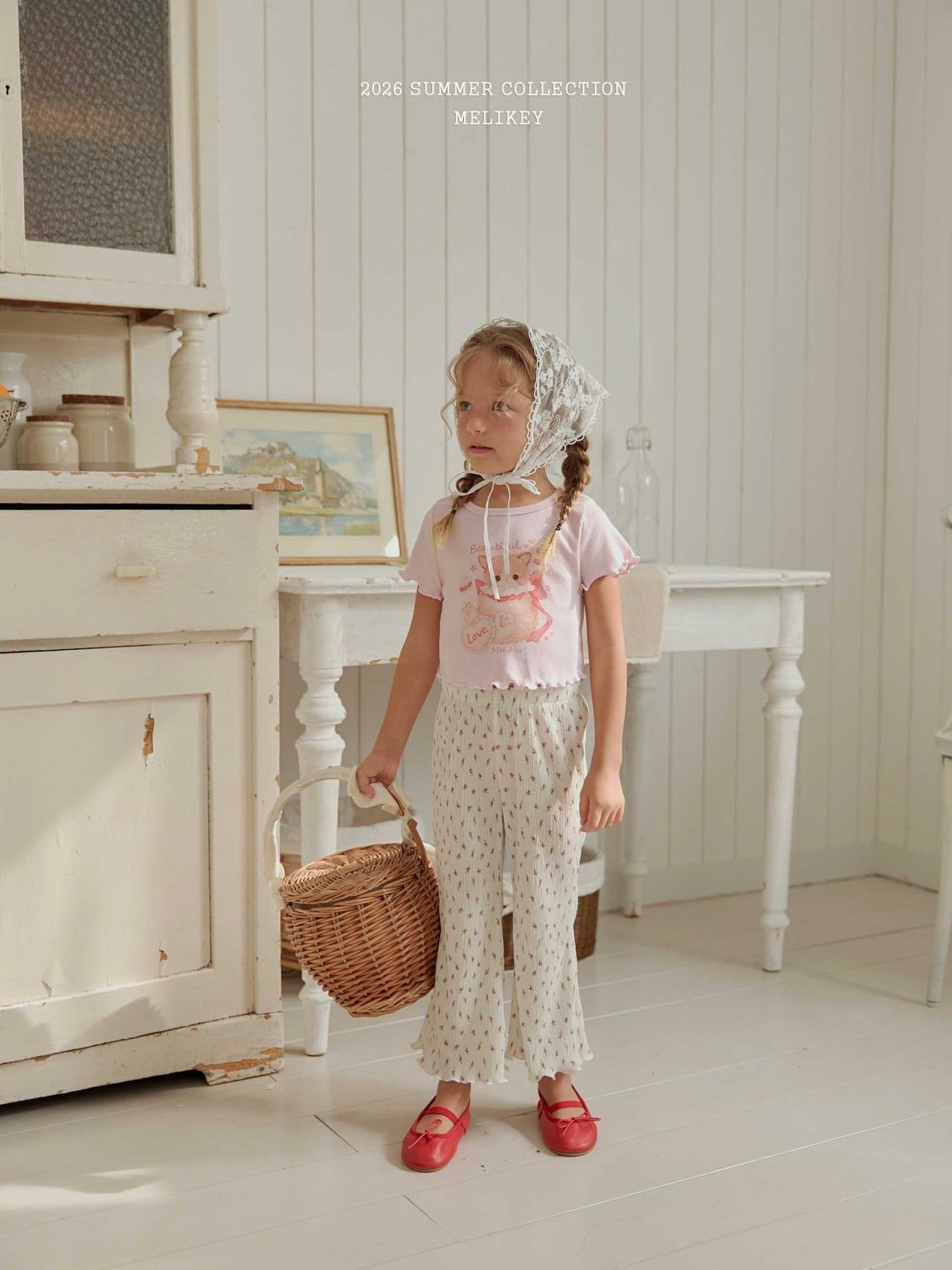 Floral pleated pants