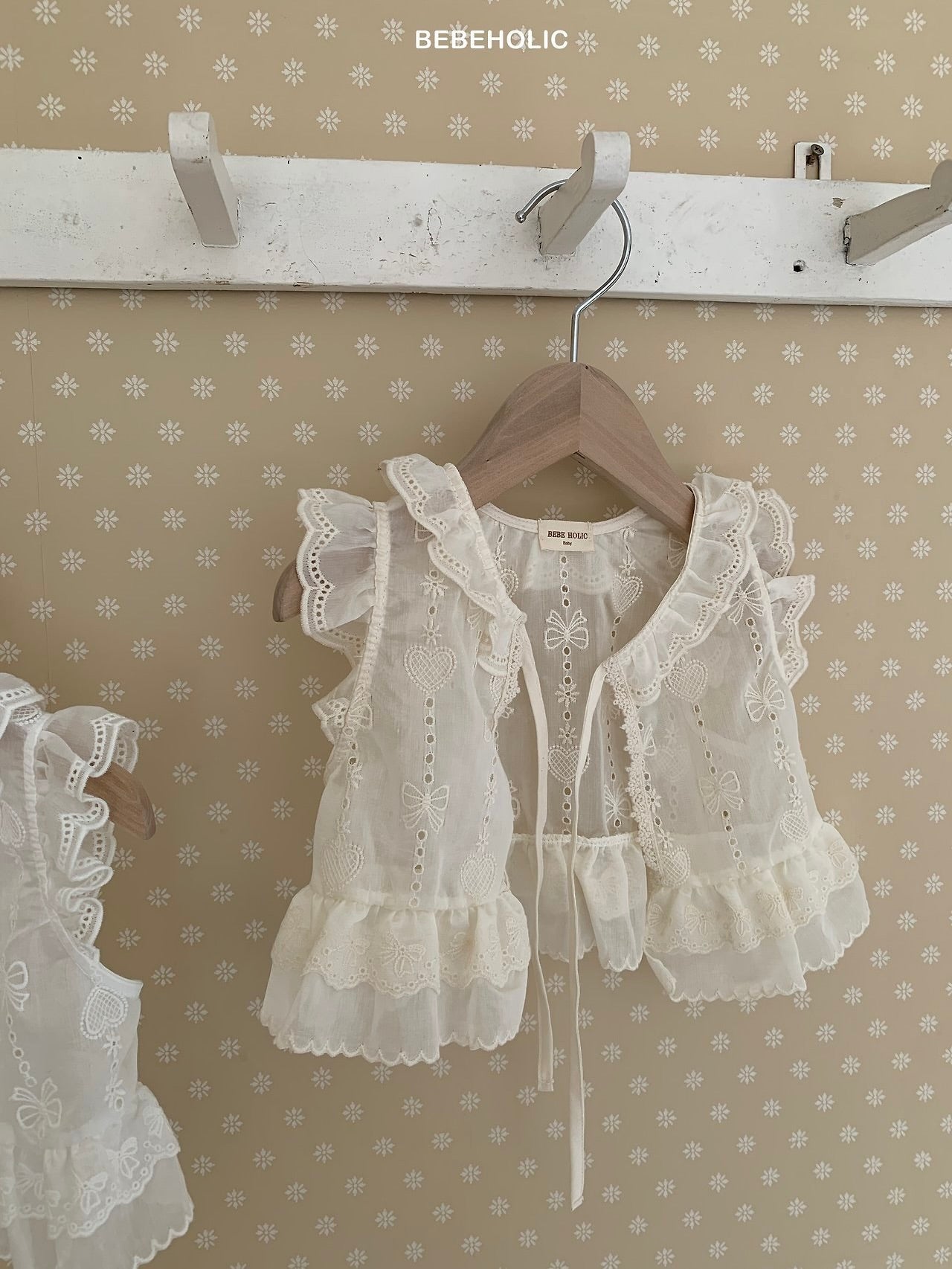 Heart ribbon vest