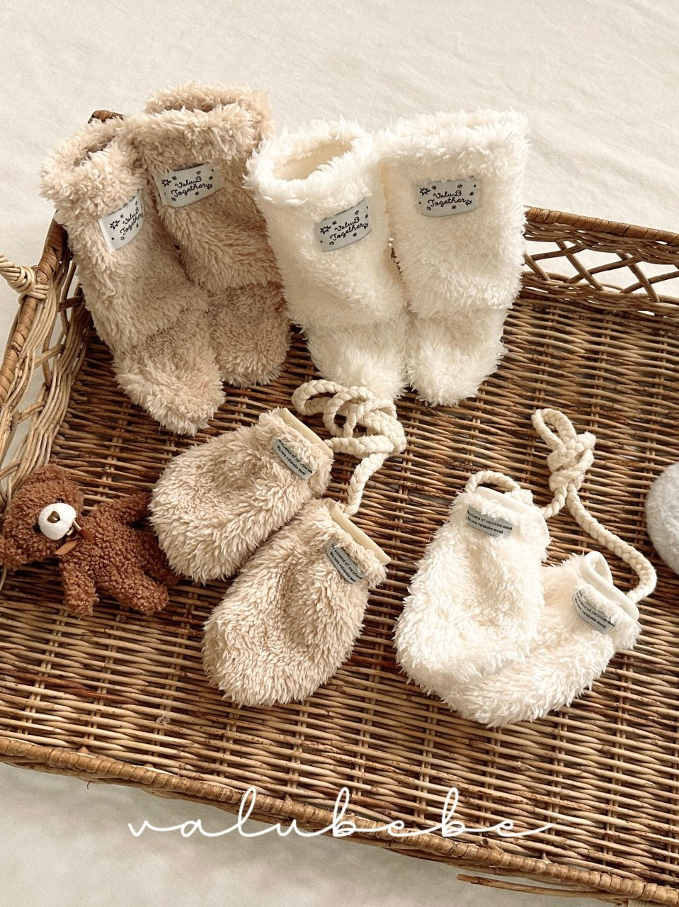 Fluffy mittens (baby)