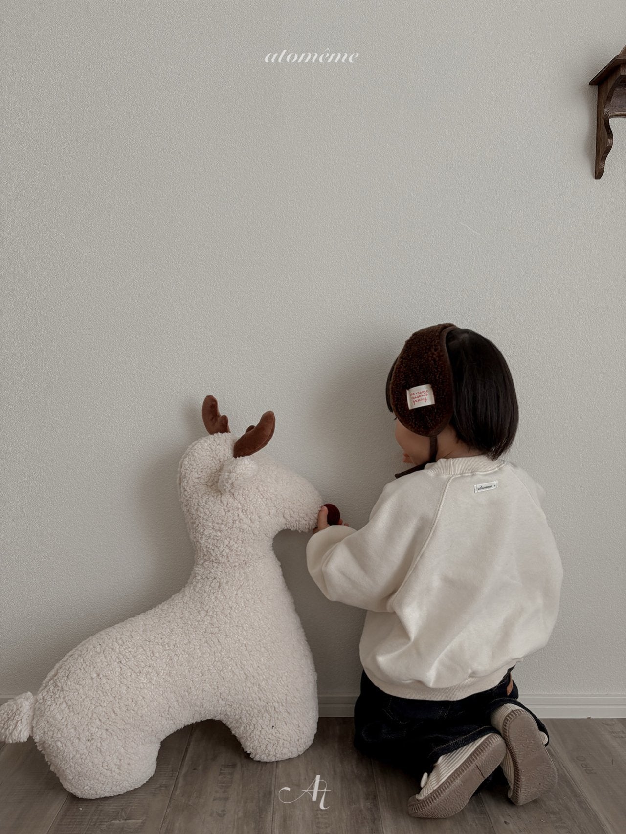 Ribbon bell sweatshirt