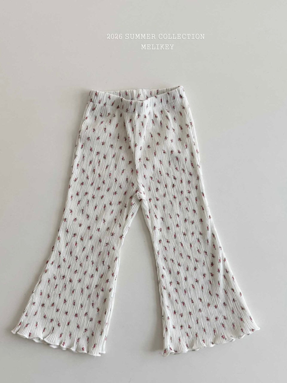 Floral pleated pants