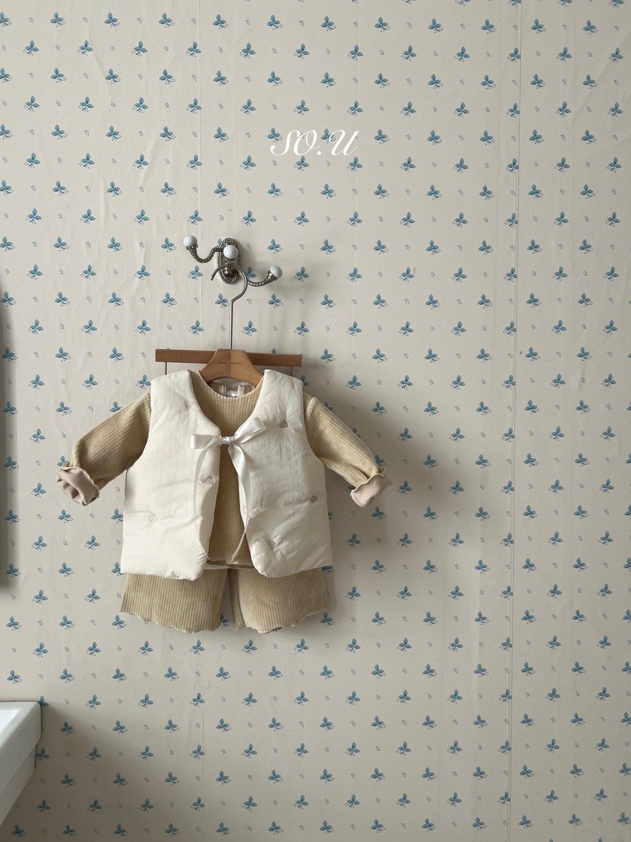 Heart embroidery padding vest