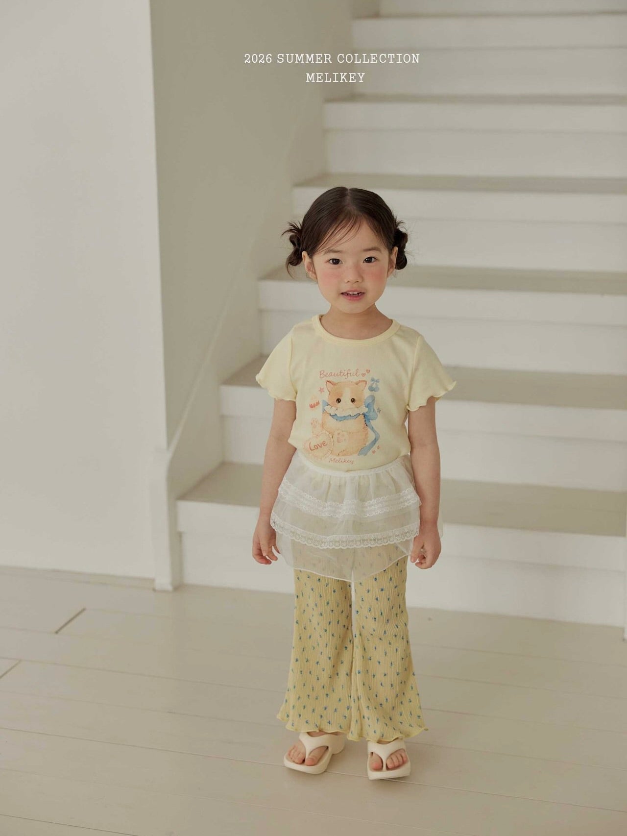 Floral pleated pants