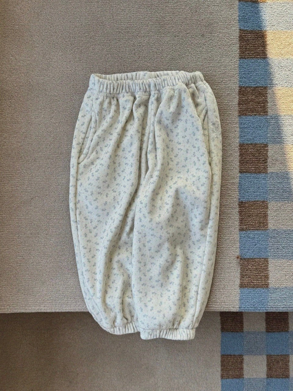 Flower boa jogger pants