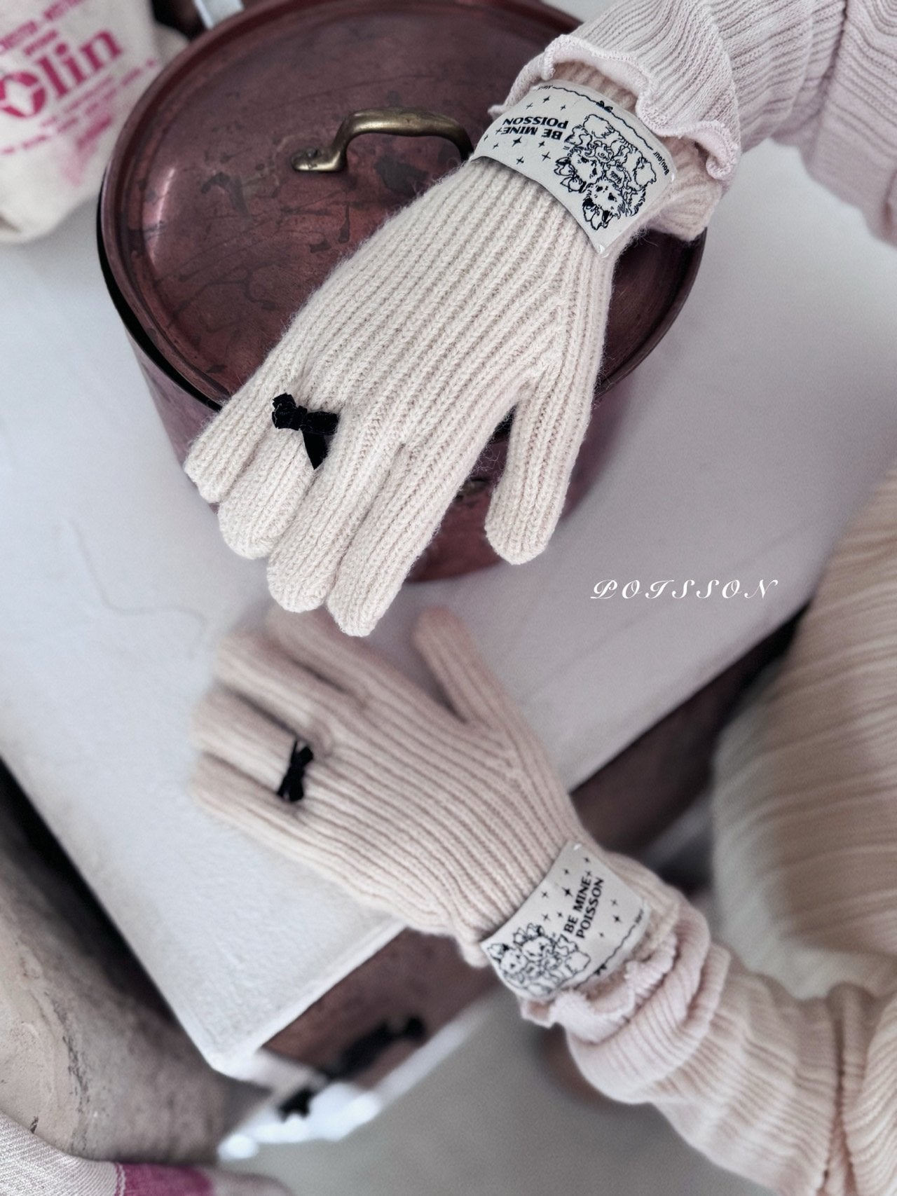 Ribbon winter gloves