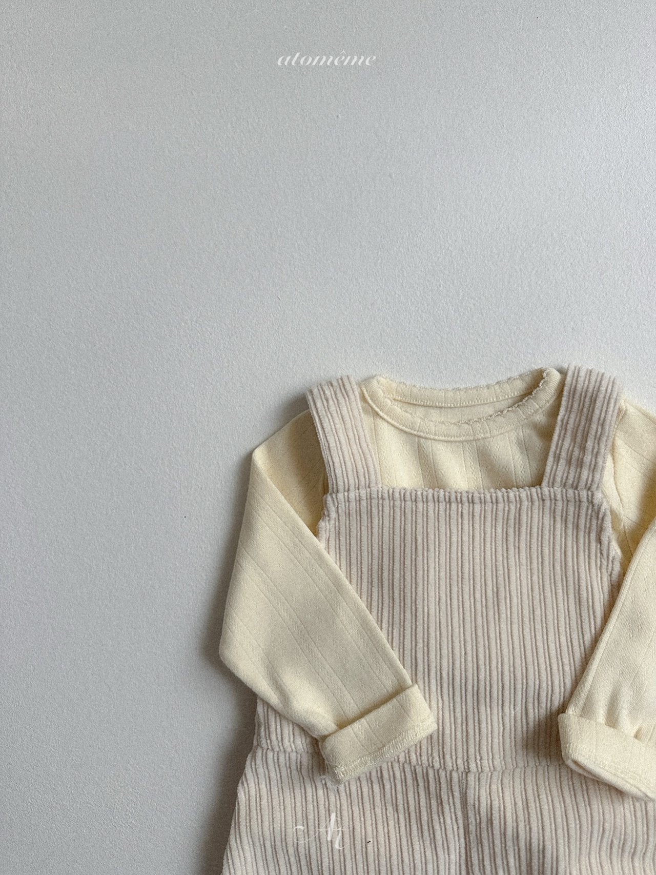 Eyelet picot lace T-shirt