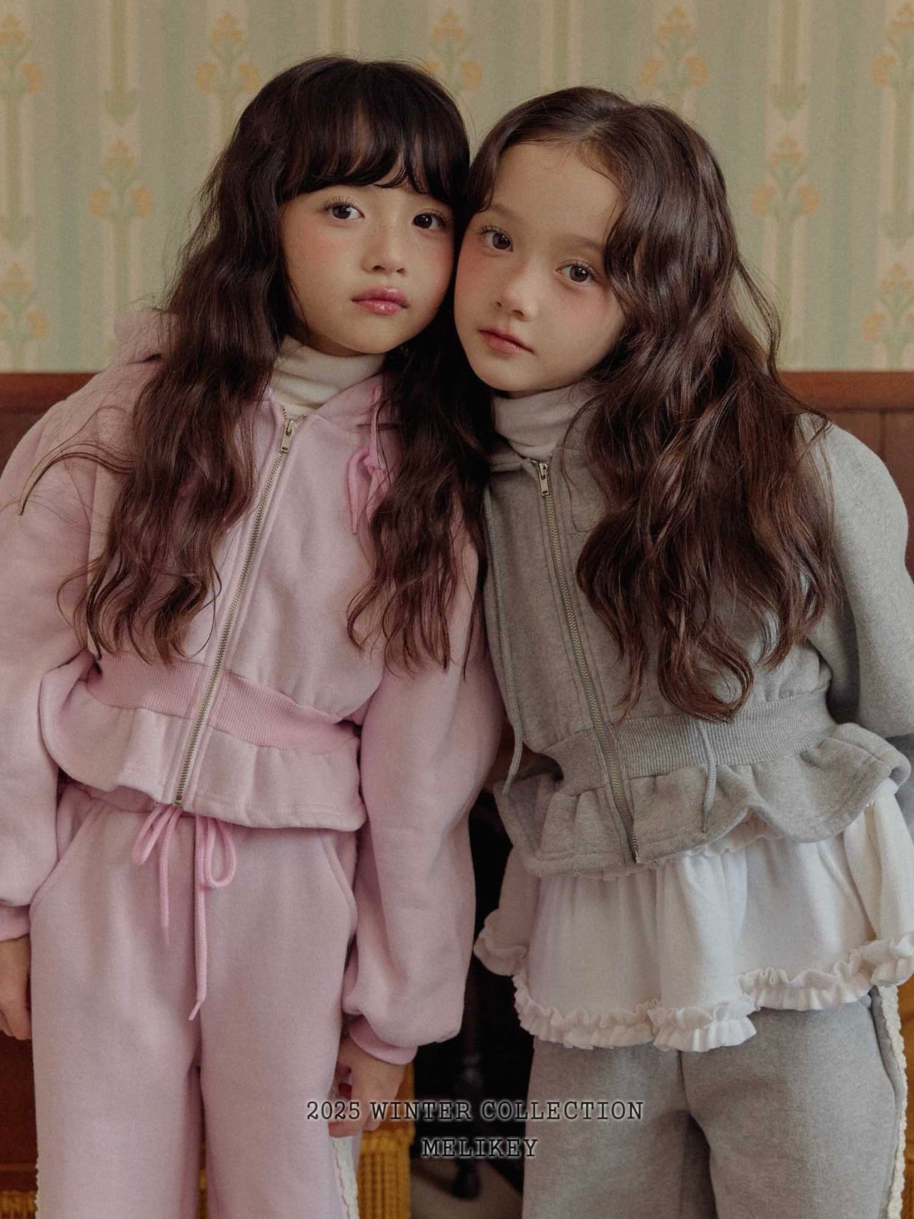 Short frill zip up hoodie