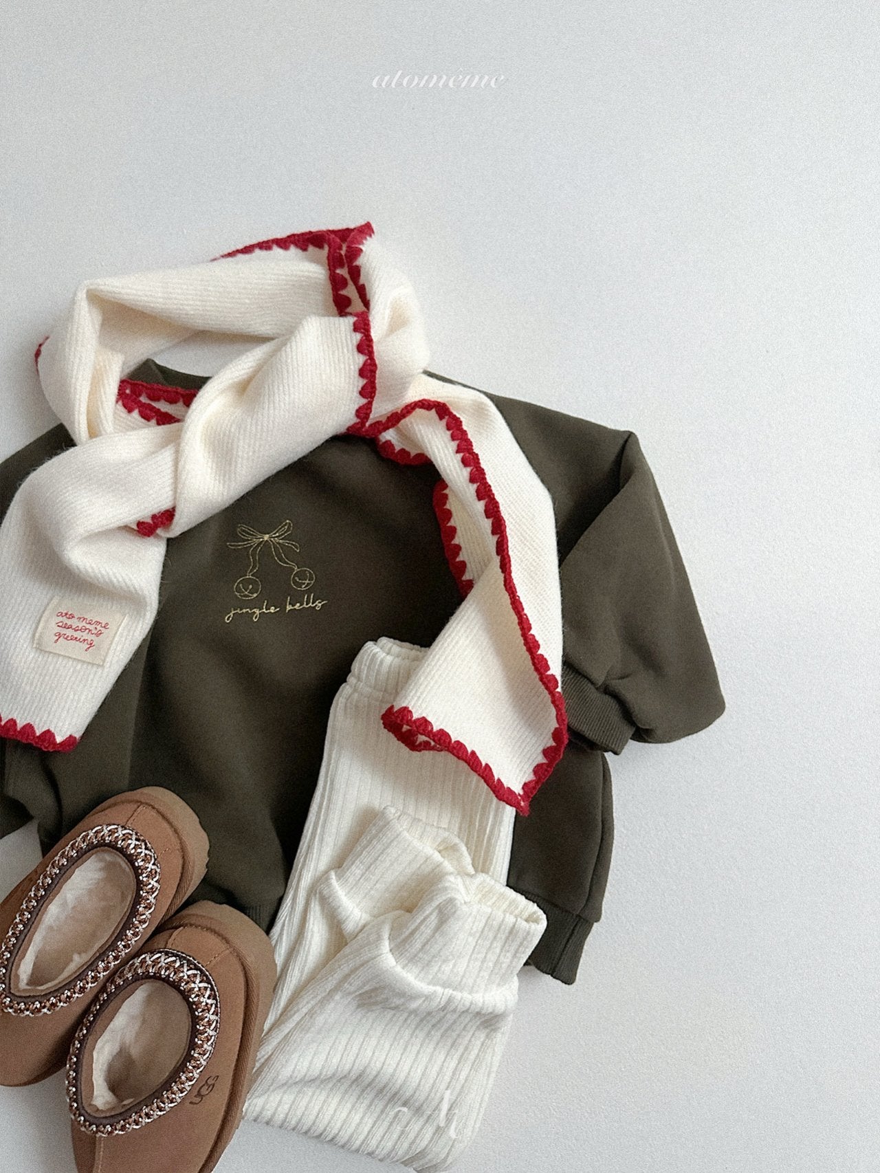 Ribbon bell sweatshirt